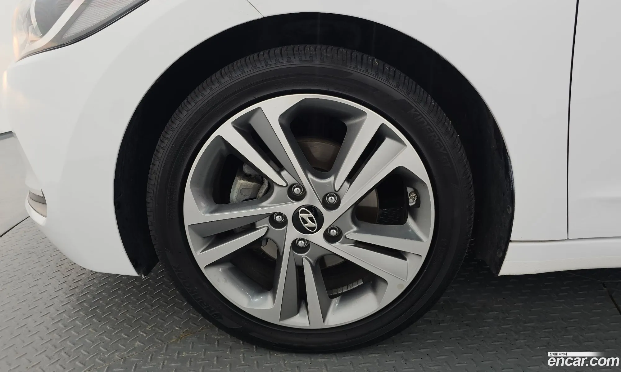 Hyundai Elantra AD 2018 — 24