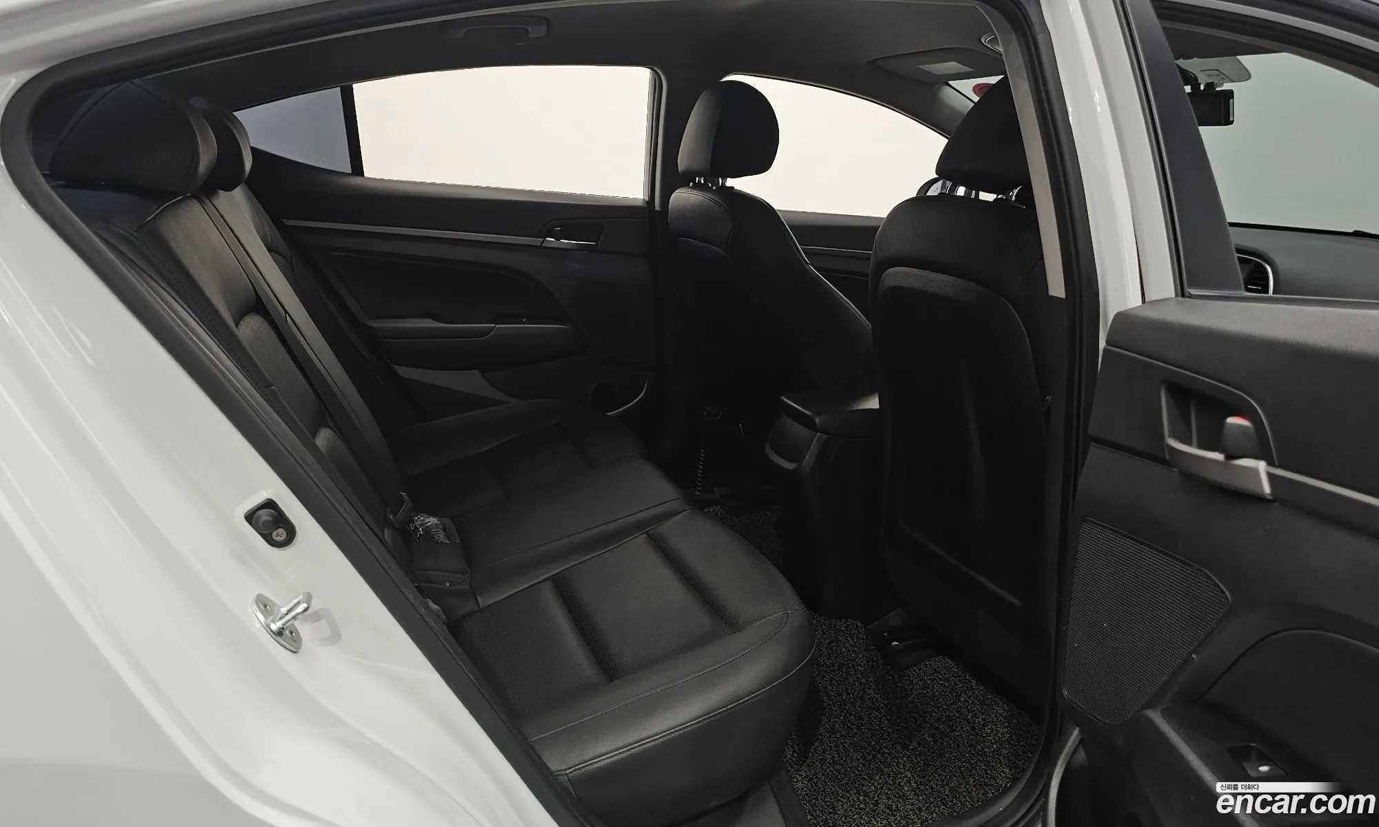 Hyundai Elantra AD 2018 — 10