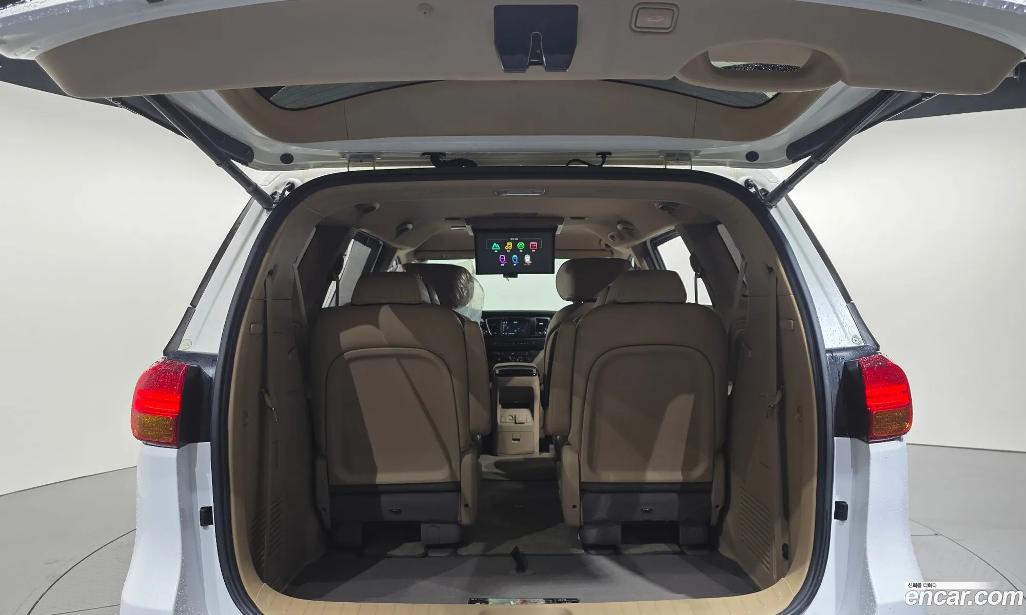 Kia Carnival 2017 KNAME81ABHS316389 — 3