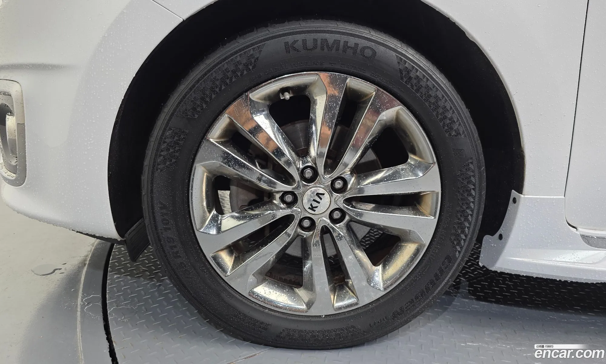 Kia Carnival 2017 KNAME81ABHS316389 — 12