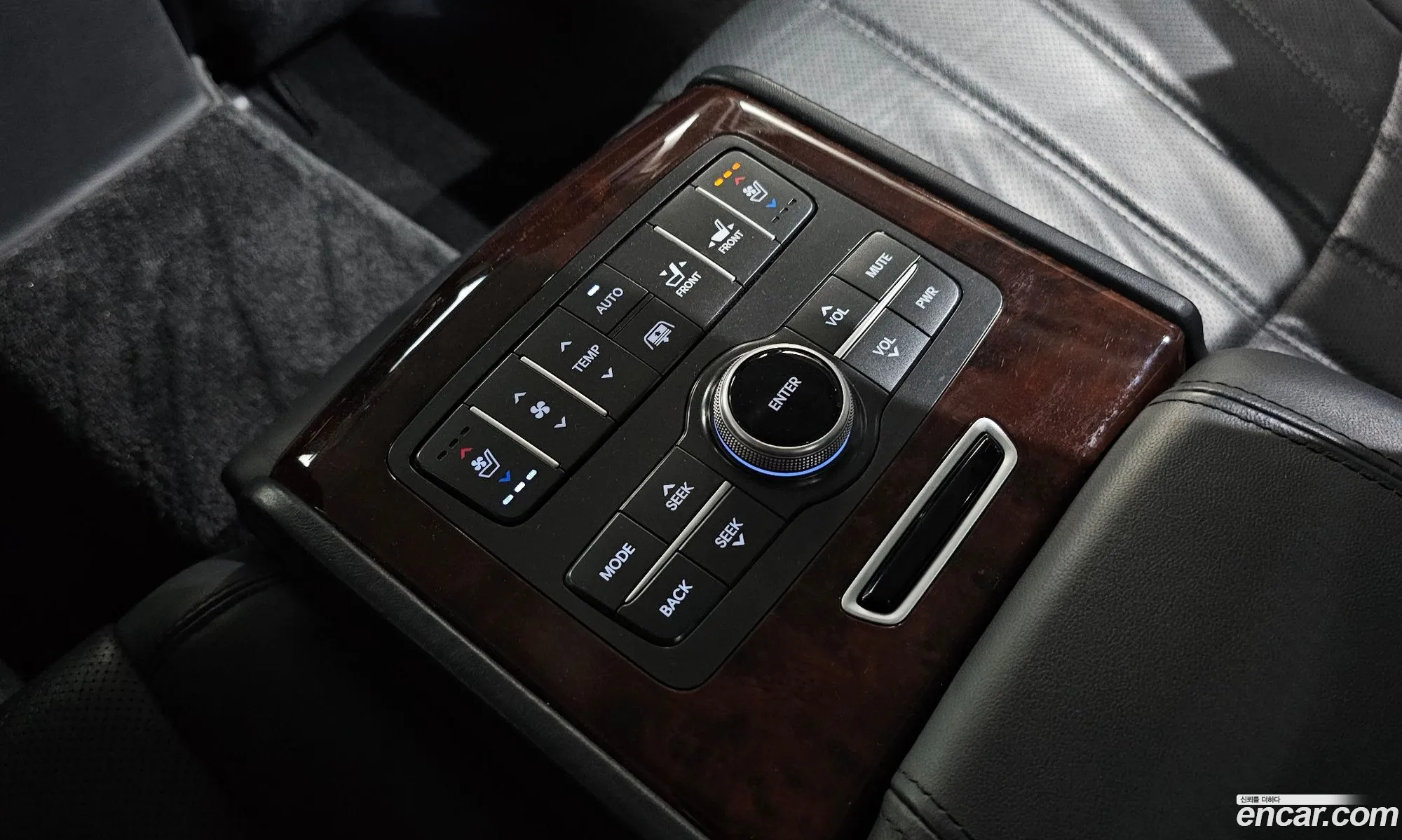 Hyundai Equus 2011 KMHGH41DBCU050092 — 16