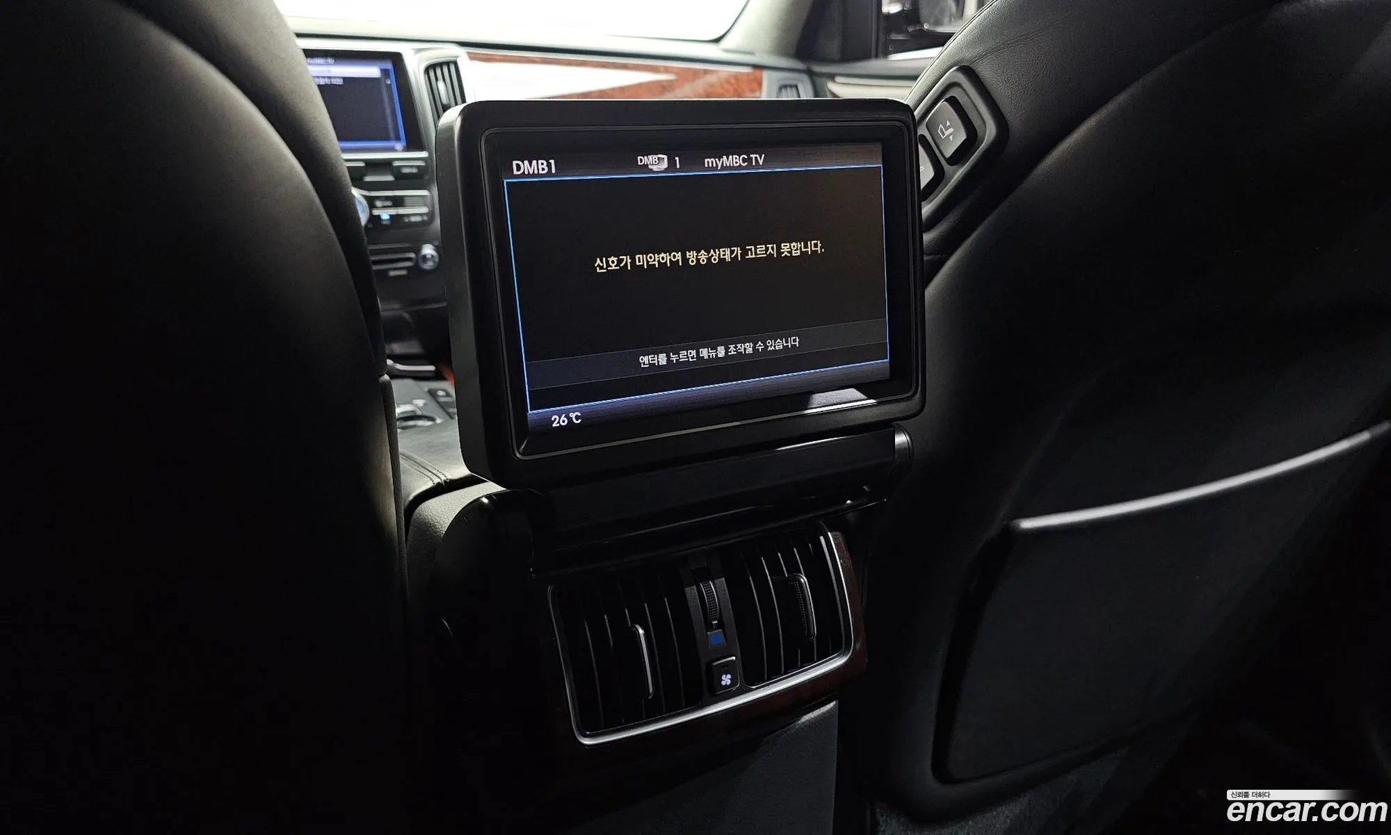 Hyundai Equus 2011 KMHGH41DBCU050092 — 2