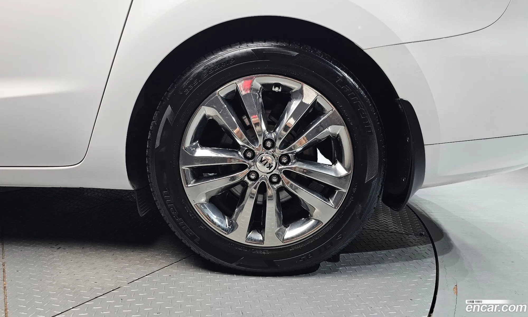 Kia Carnival 2017 KNAME81ABJS356137 — 2