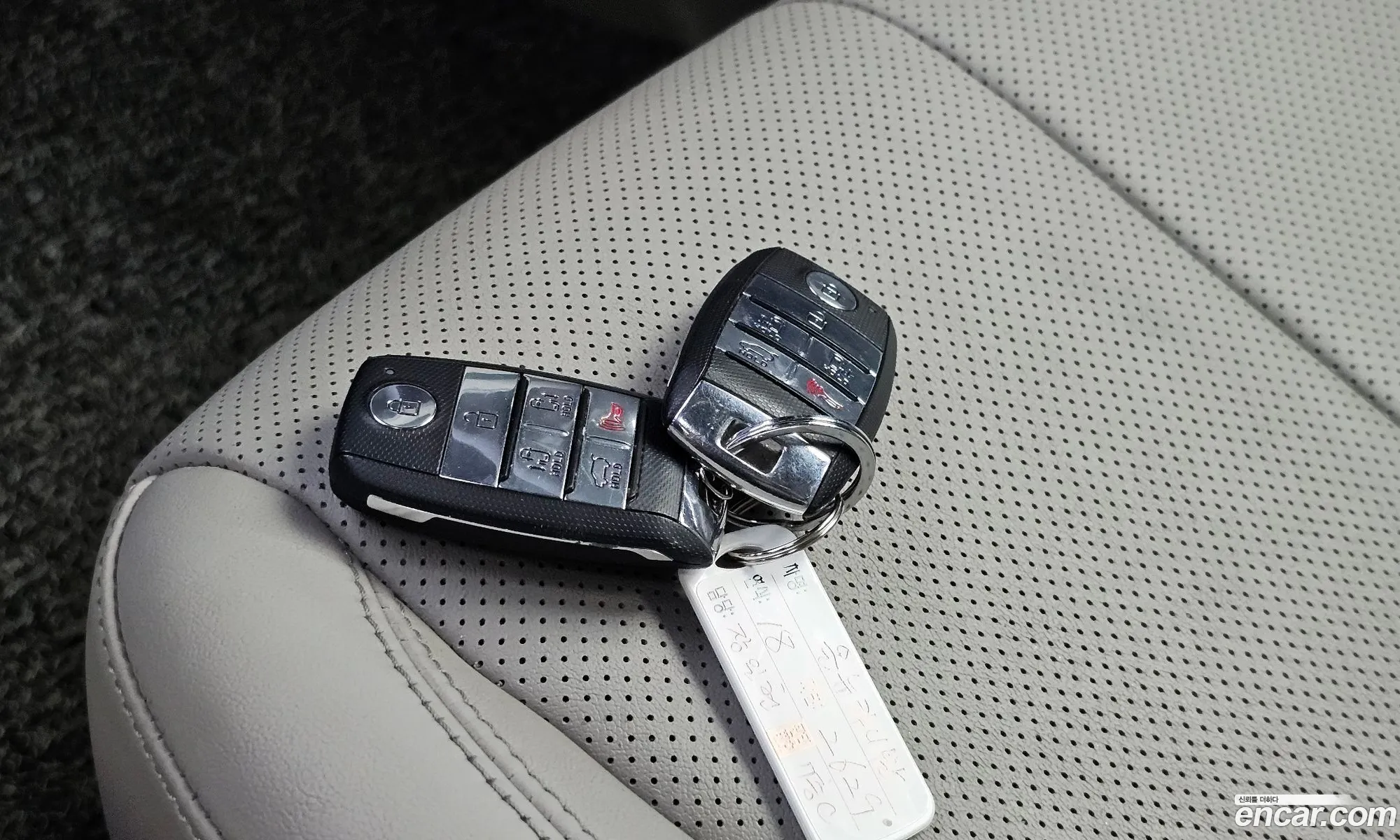Kia Carnival 2017 KNAME81ABJS356137 — 33