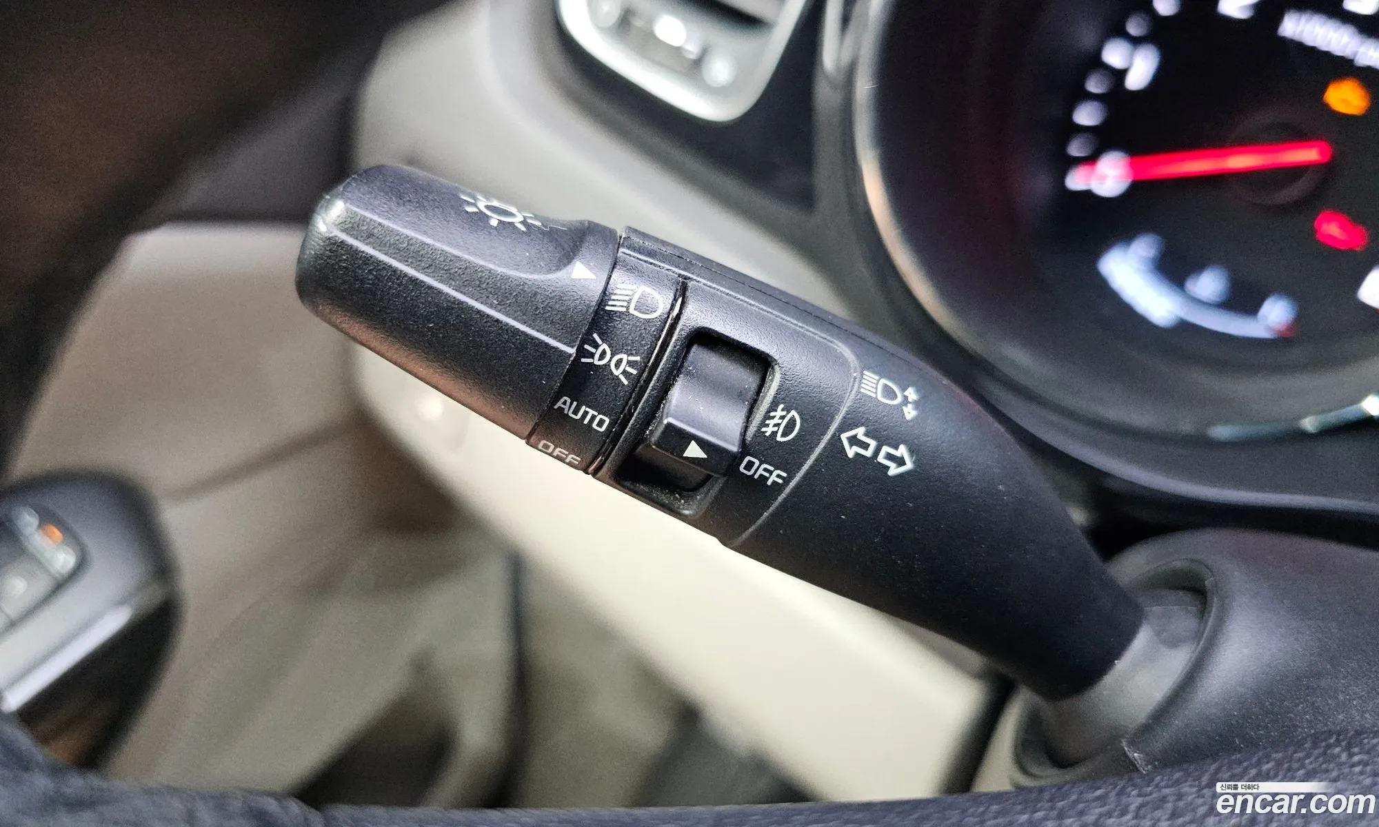 Kia Carnival 2017 KNAME81ABJS356137 — 5