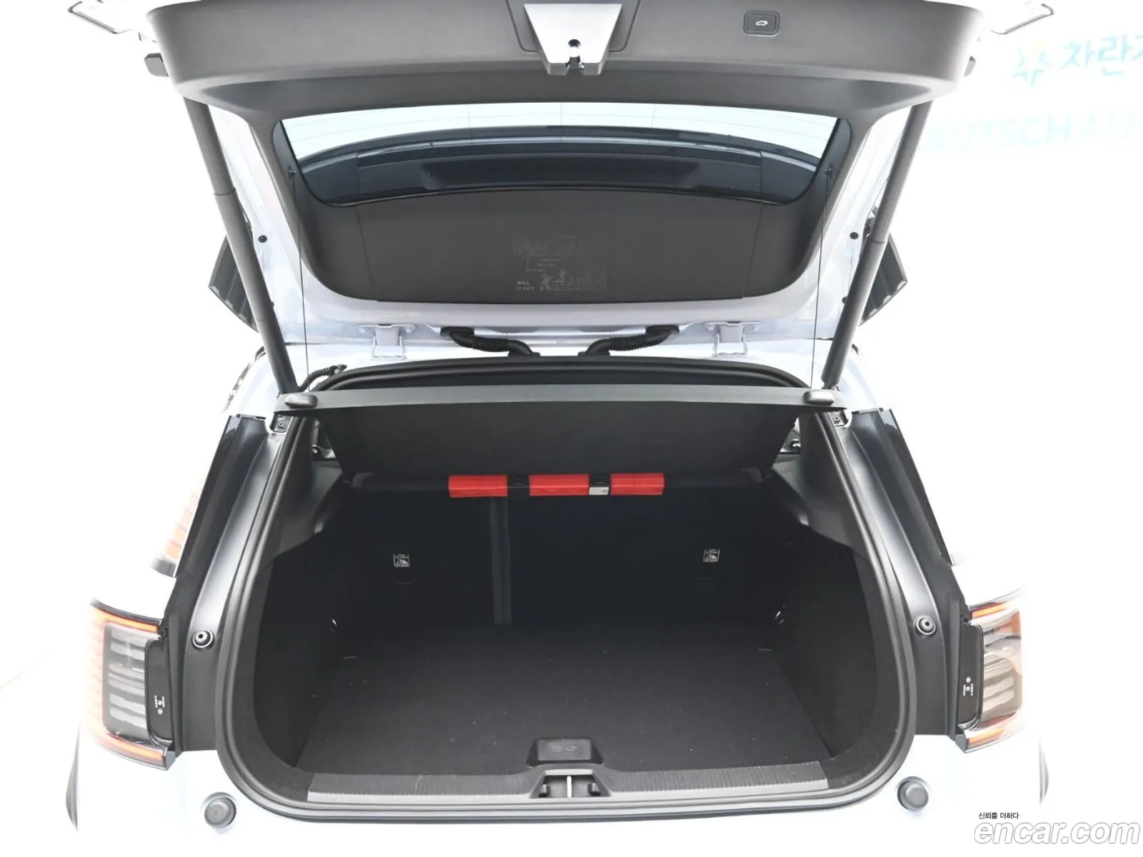 Volvo EX30 Cross Country 2025 — 9