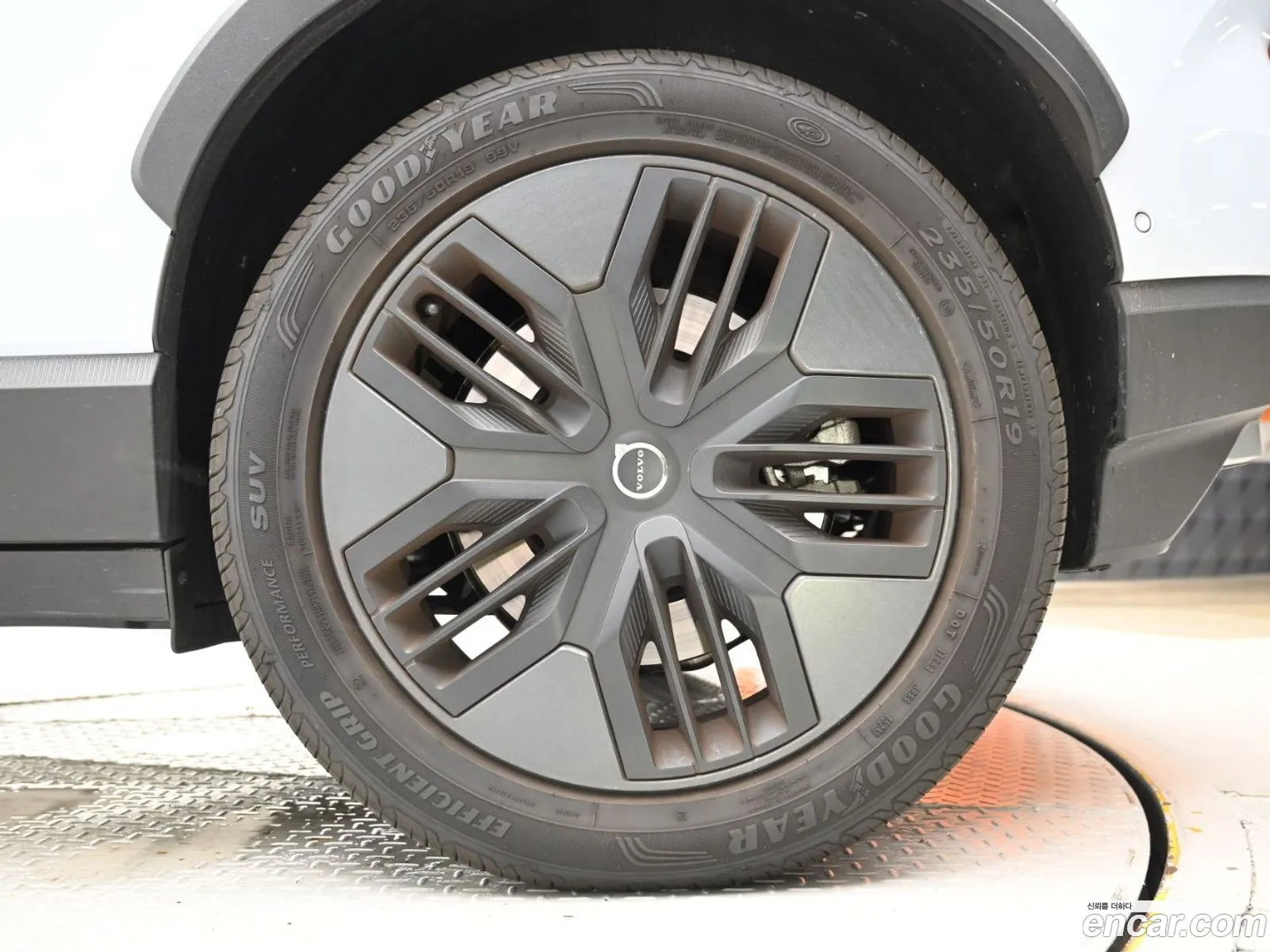 Volvo EX30 Cross Country 2025 — 8