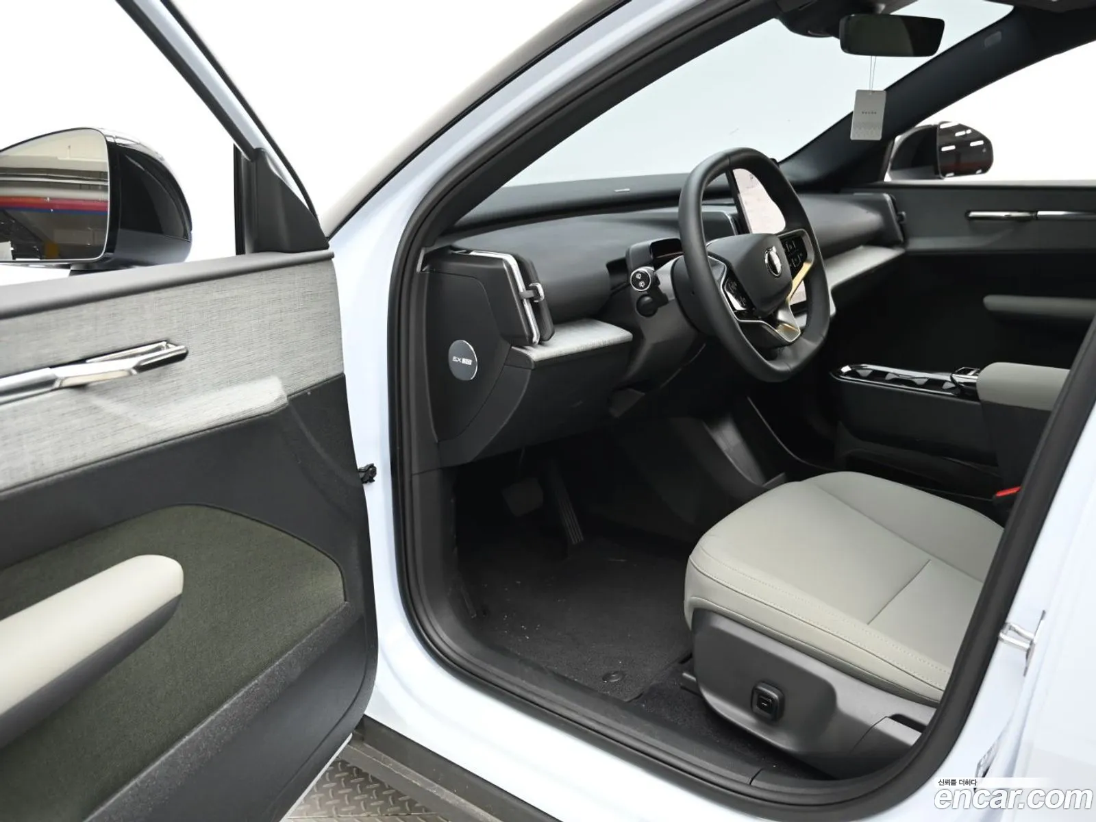 Volvo EX30 Cross Country 2025 — 15