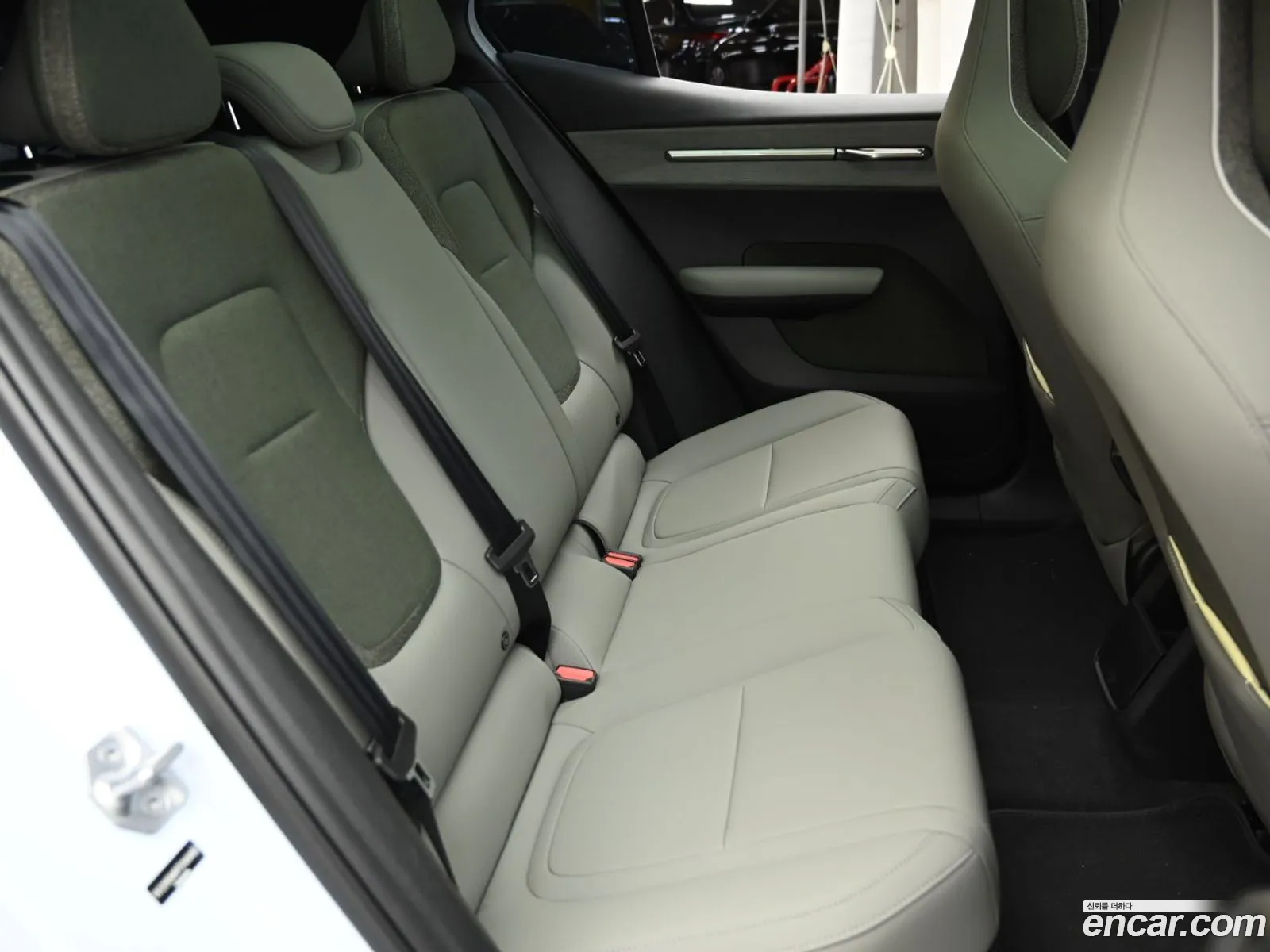 Volvo EX30 Cross Country 2025 — 16
