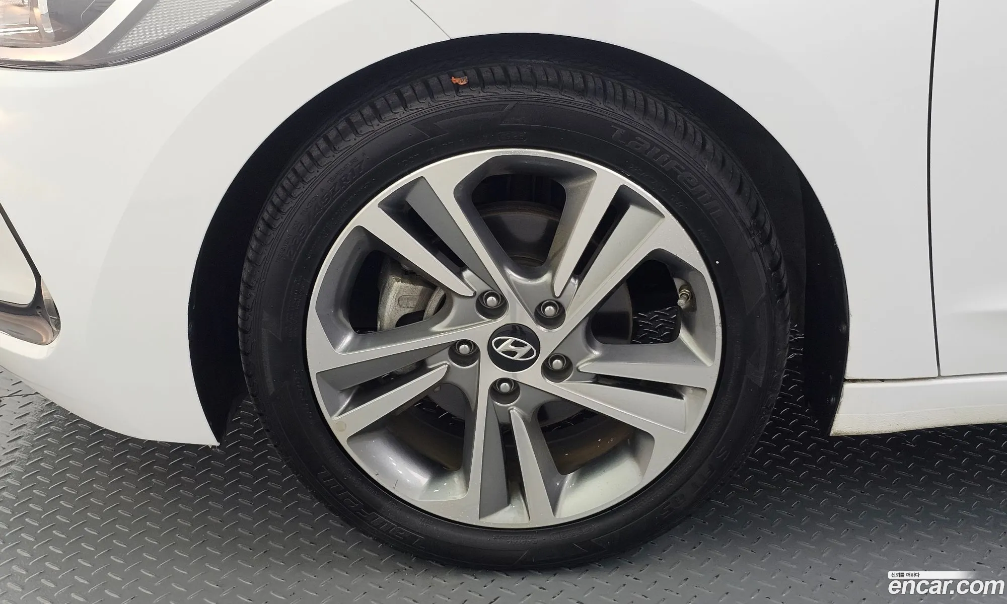 Hyundai Elantra AD 2018 — 5