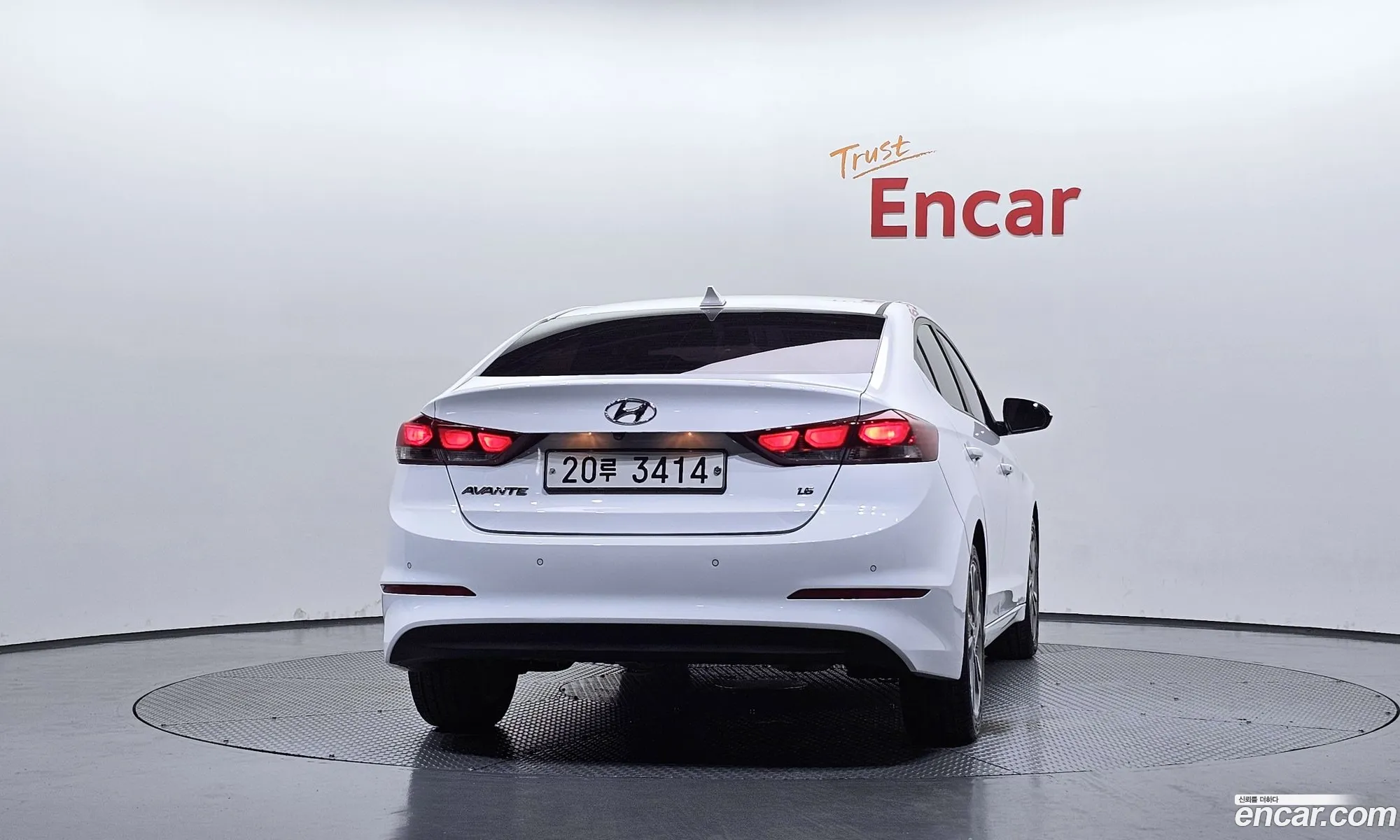 Hyundai Elantra AD 2018 — 18