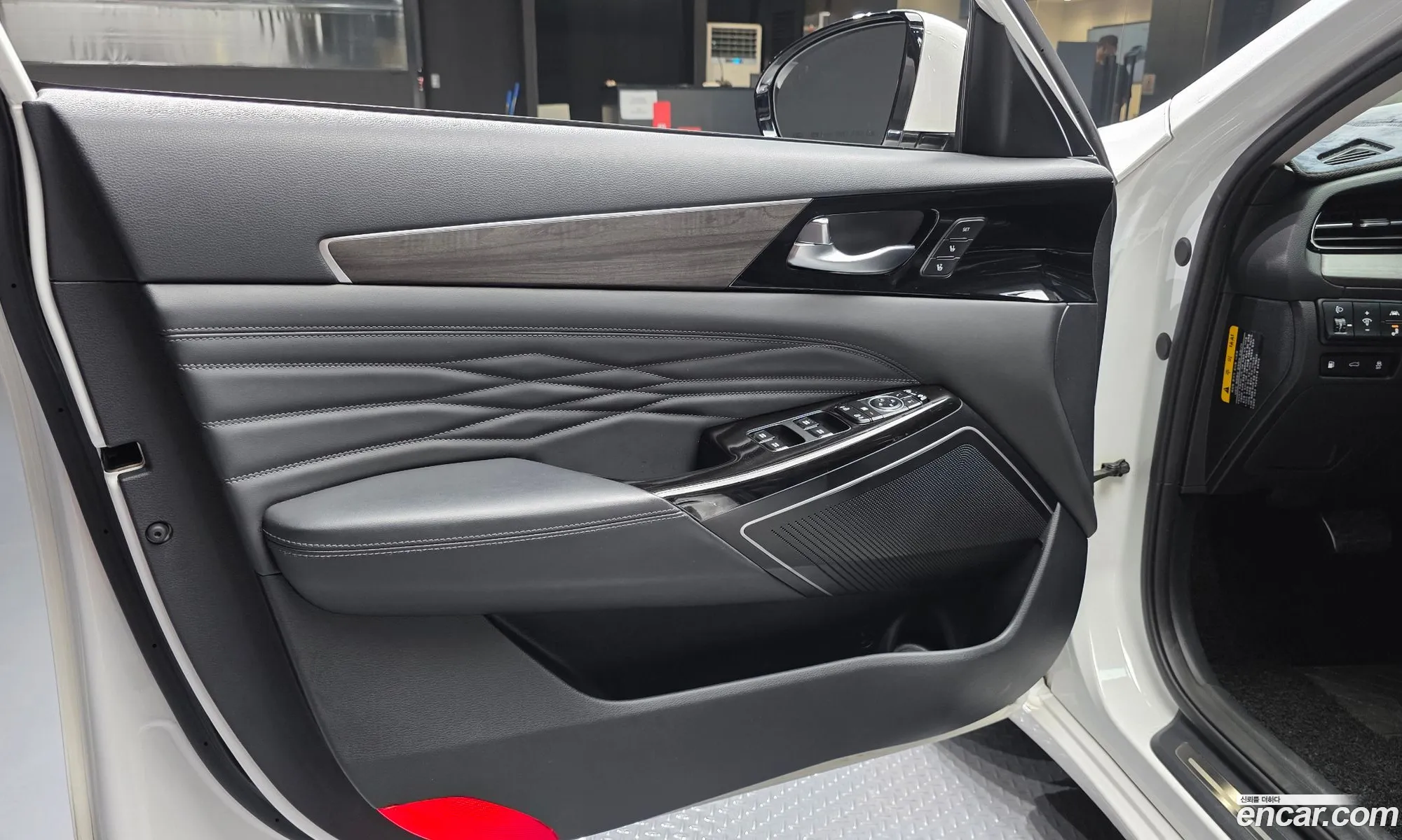 Kia K7 Premier 2020 KNALC41BBLA216089 — 19