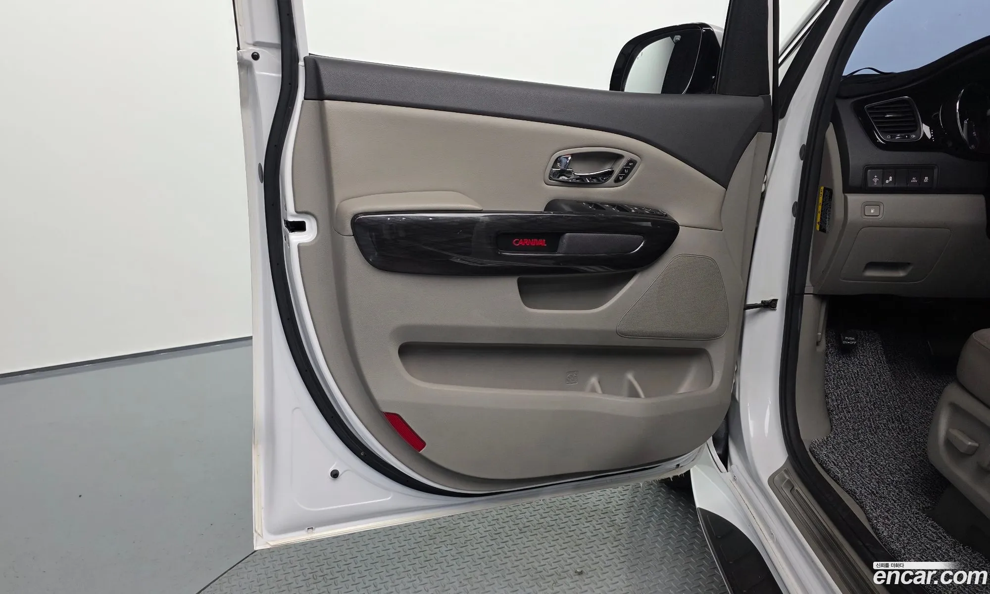 Kia Carnival 2018 KNAMD81ABJS435474 — 14