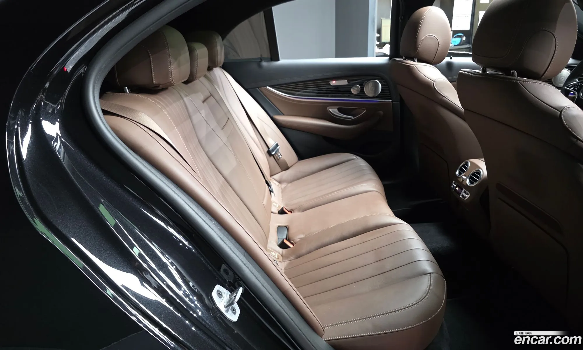 Mercedes-Benz E-Class W213 2022 — 12