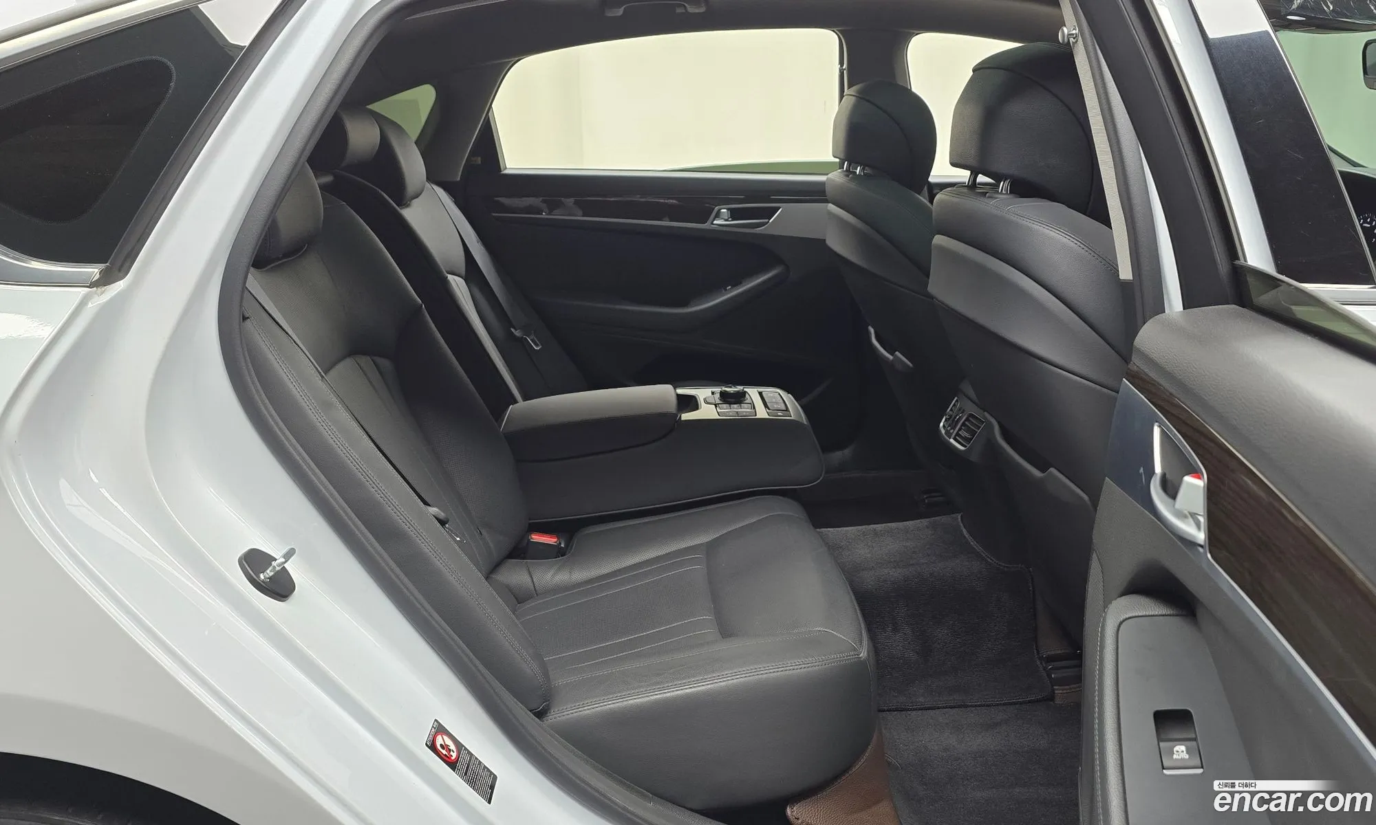 Genesis G80 2016 KMHGL41DDHU195217 — 29