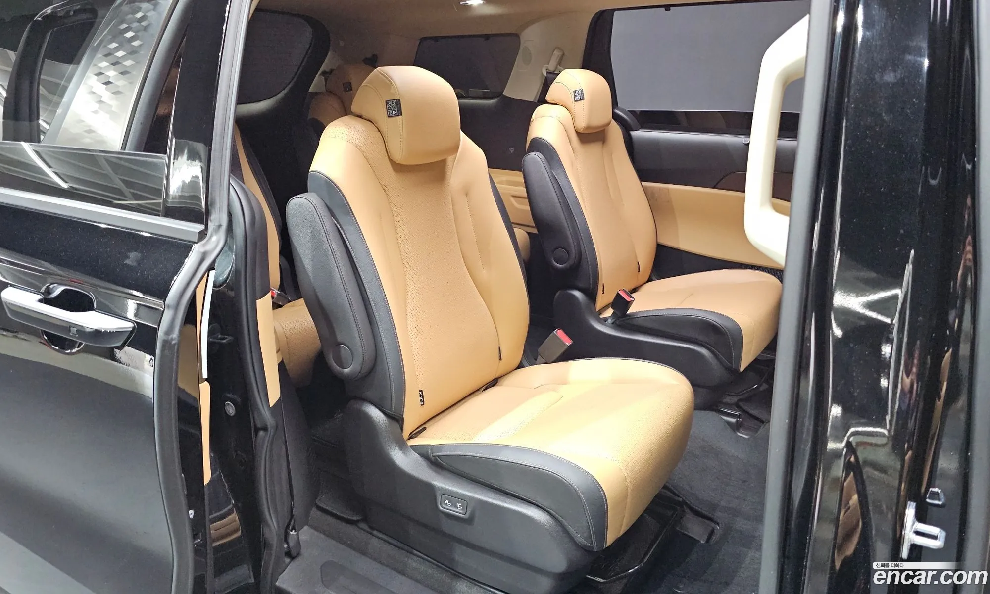 Kia Carnival 2022 KNANC81BBPS200916 — 10