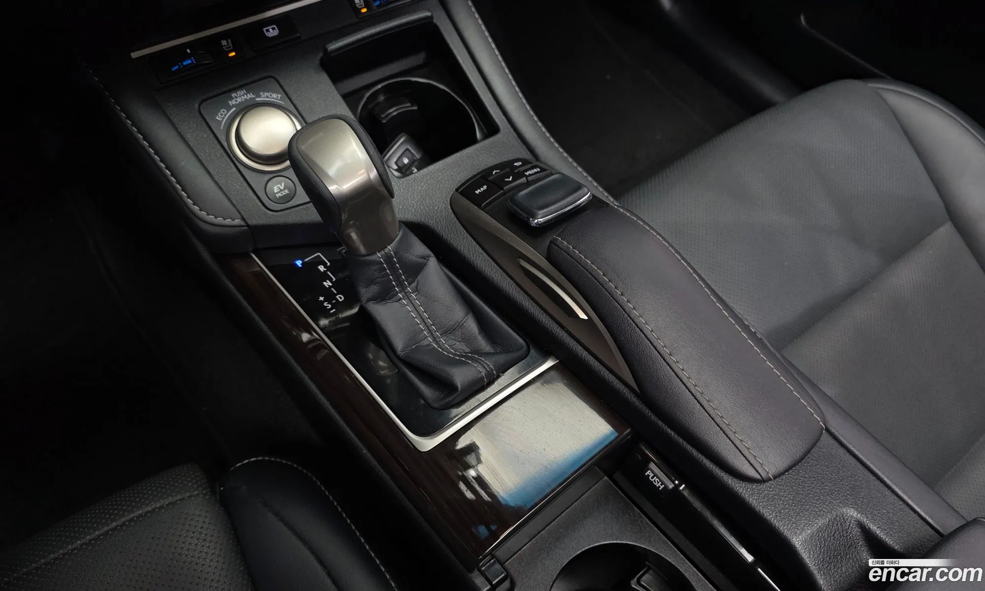 Lexus ES300h 2017 — 9