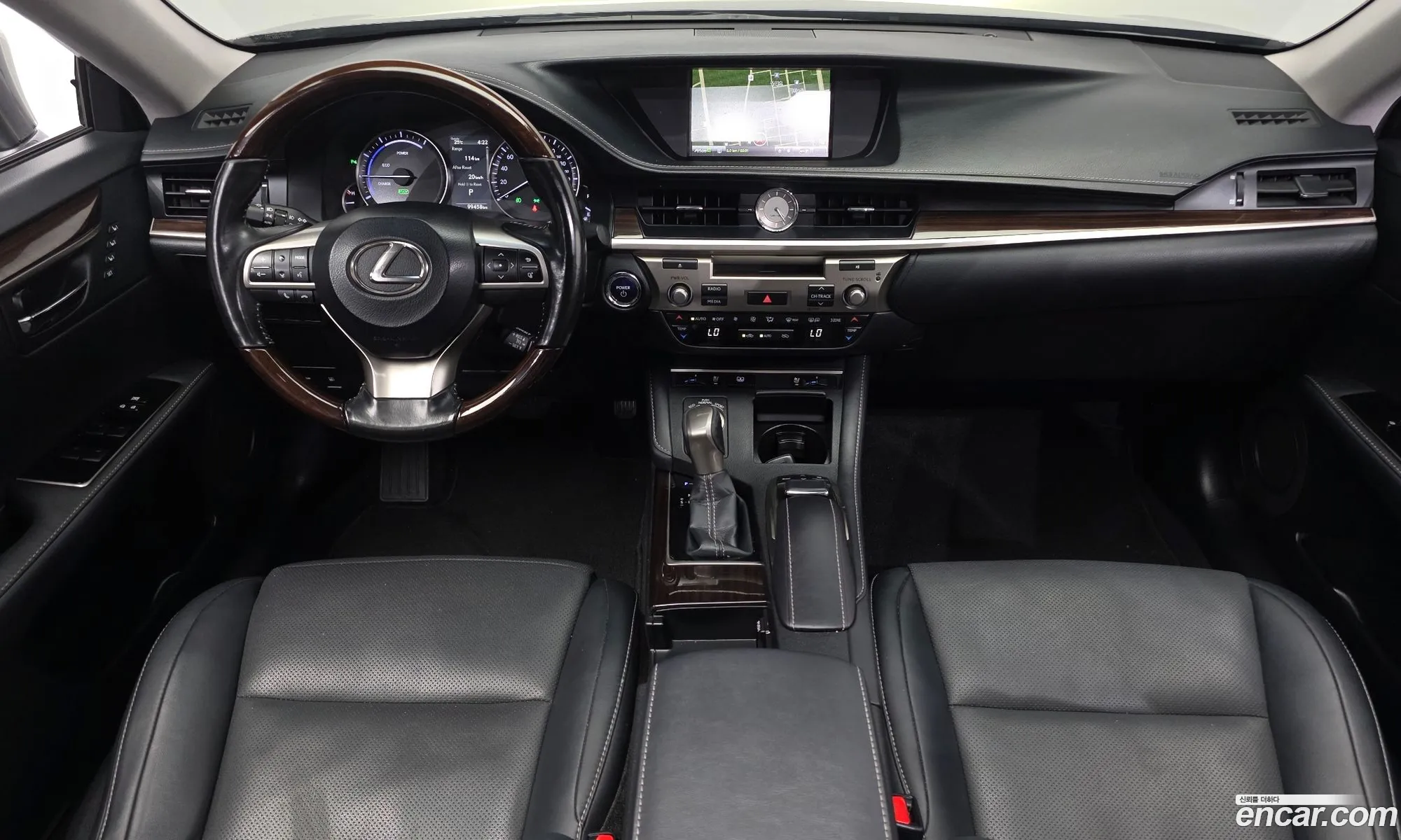 Lexus ES300h 2017 — 13