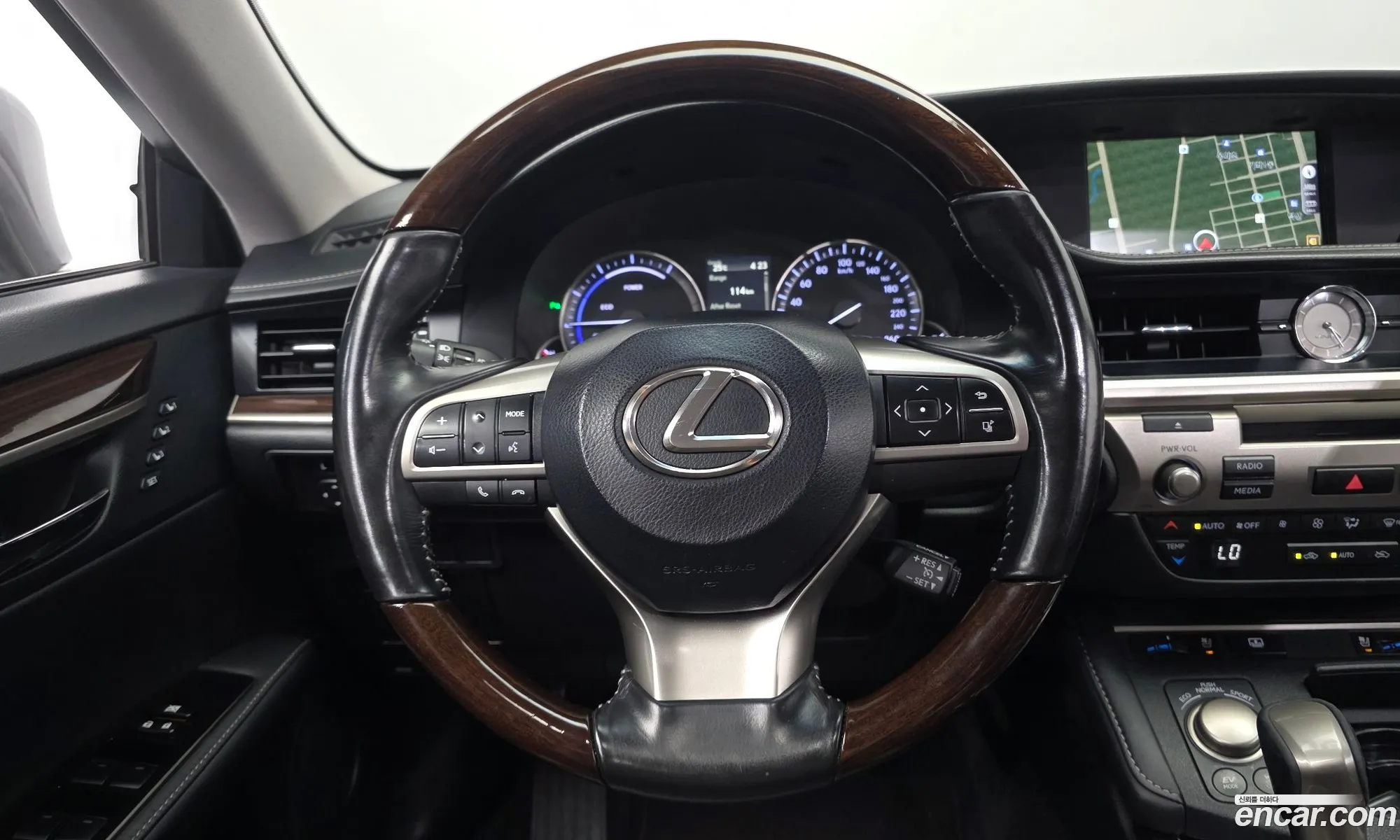 Lexus ES300h 2017 — 8