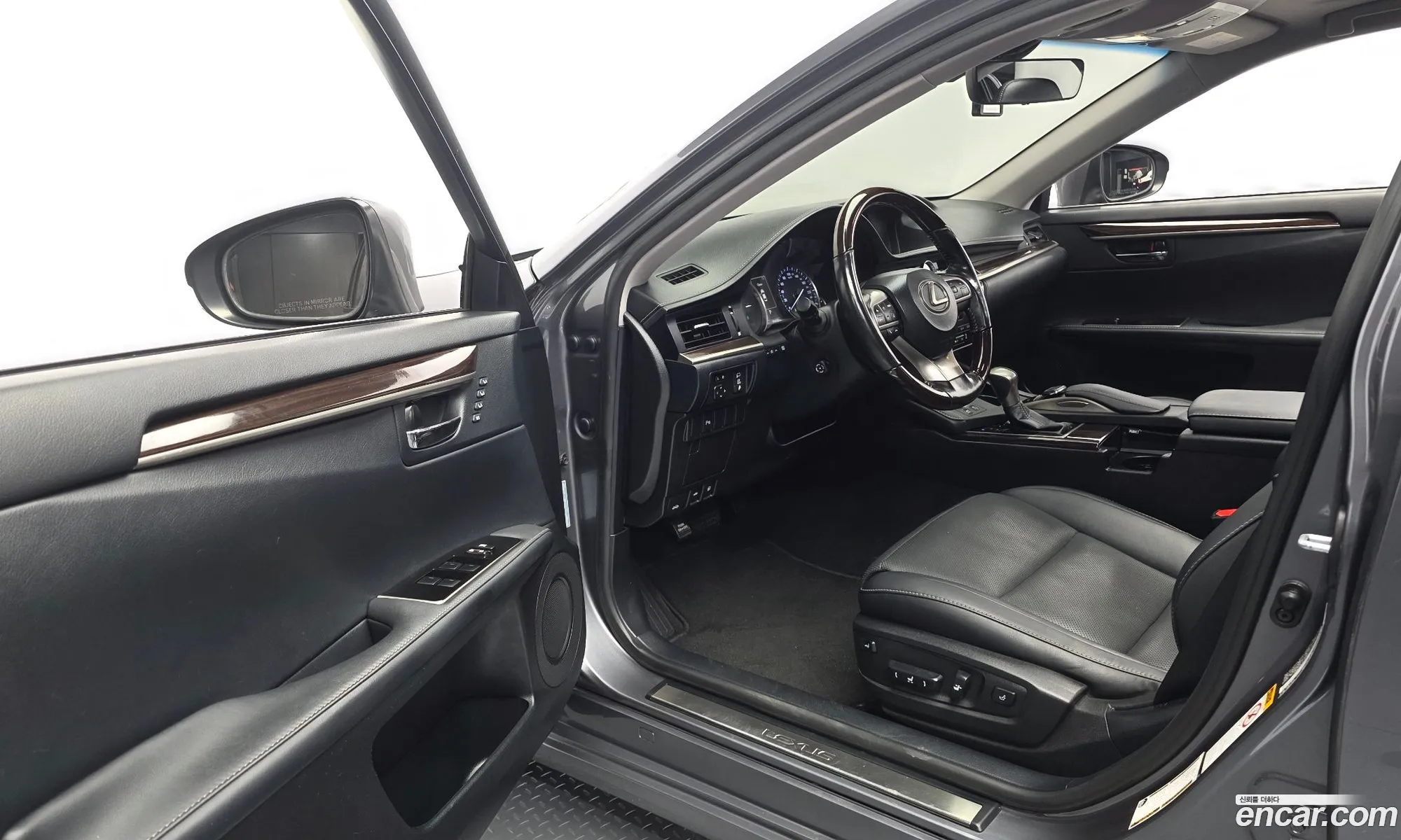 Lexus ES300h 2017 — 14