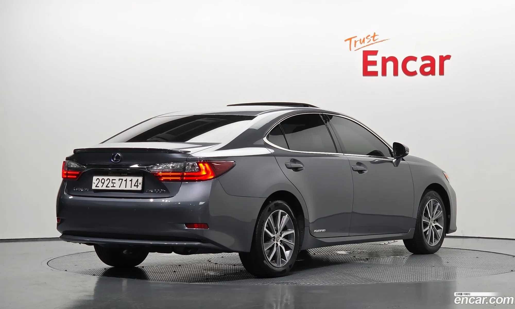 Lexus ES300h 2017 — 11