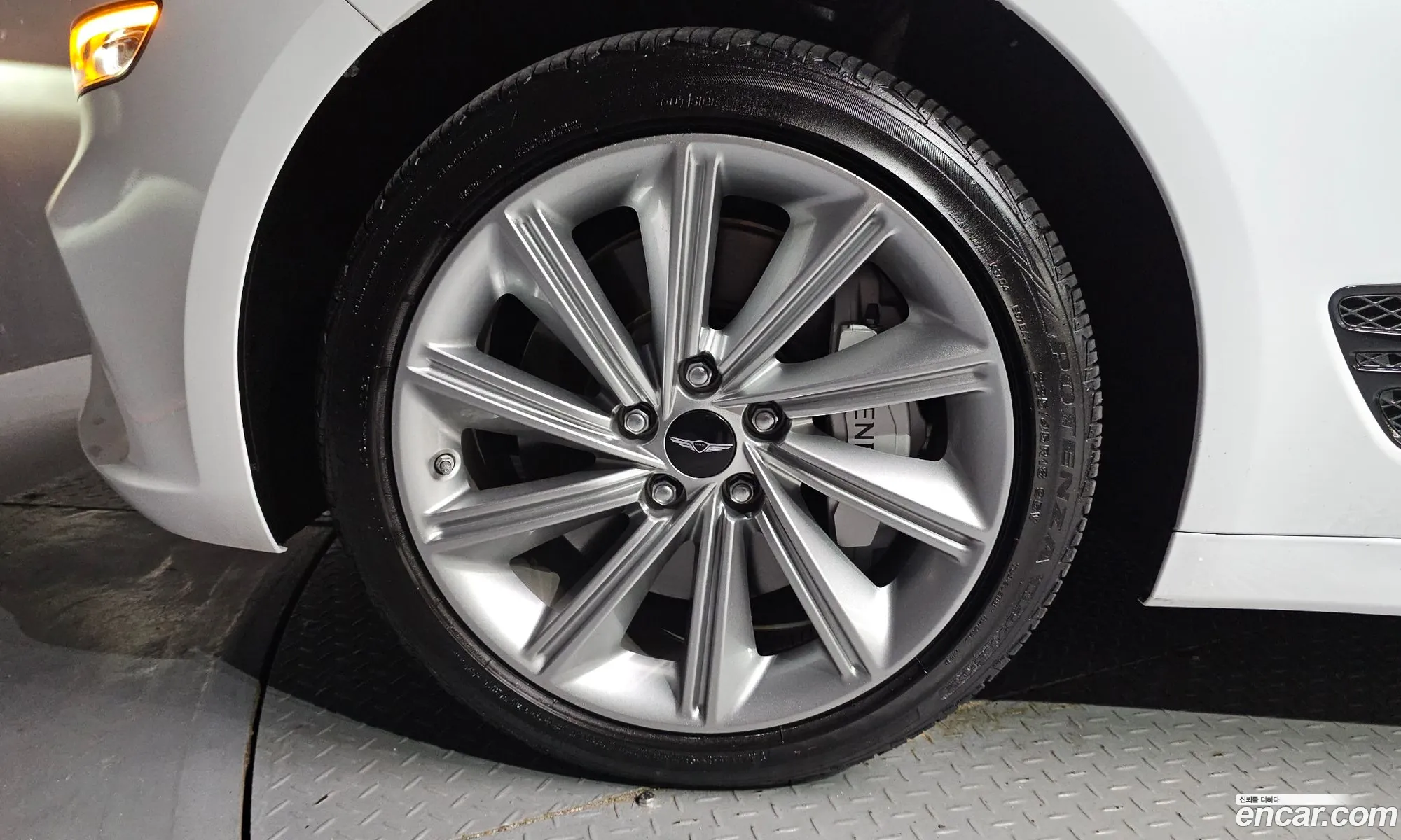 Genesis G70 2024 KMTG341CDRU145537 — 16