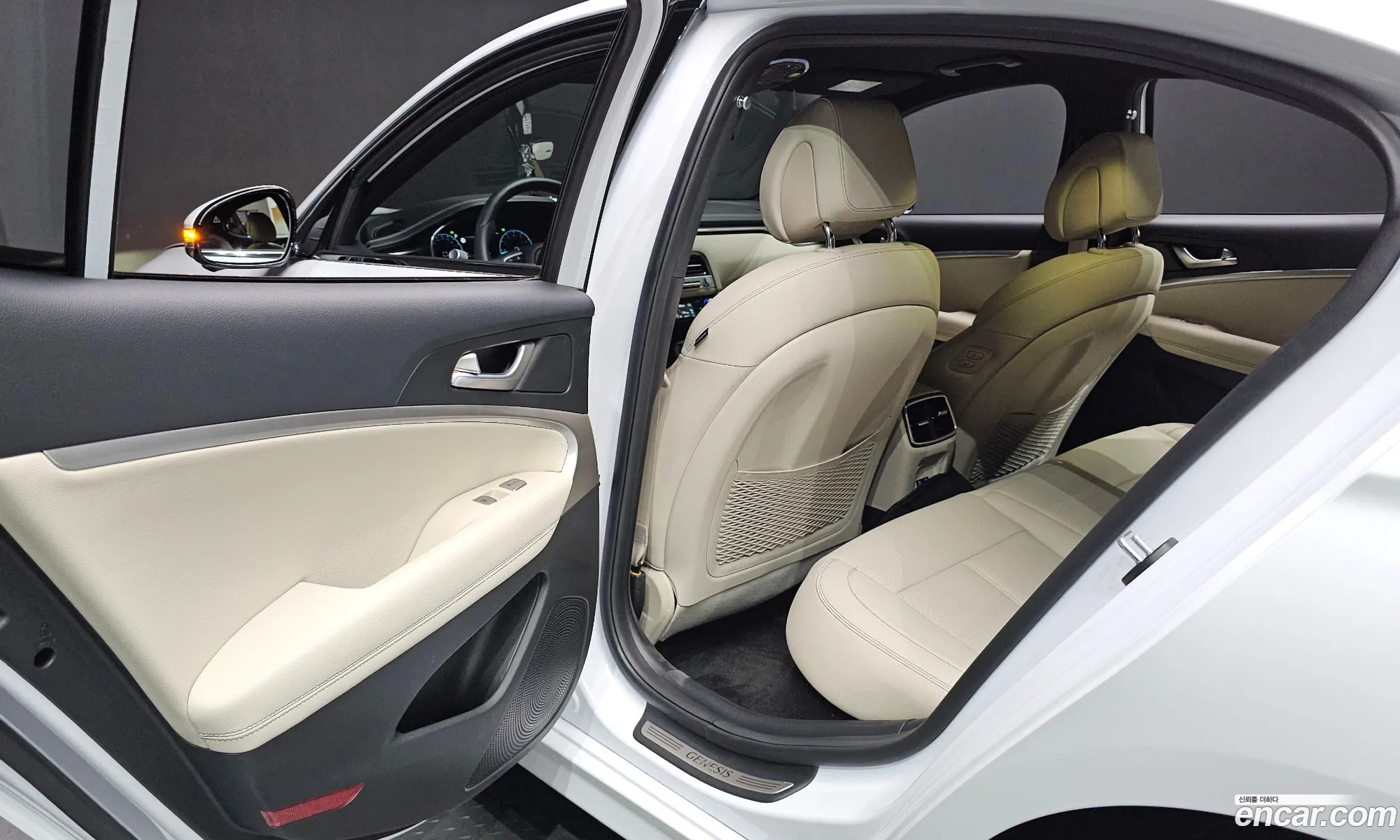 Genesis G70 2024 KMTG341CDRU145537 — 24