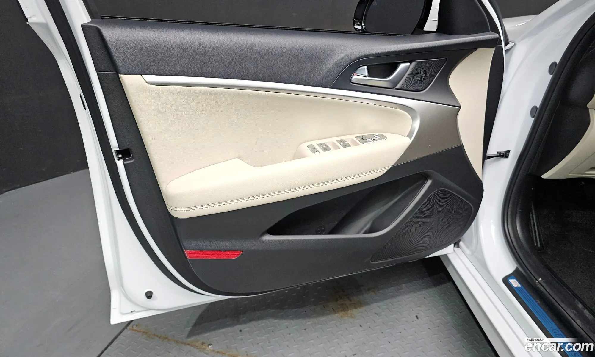 Genesis G70 2024 KMTG341CDRU145537 — 21