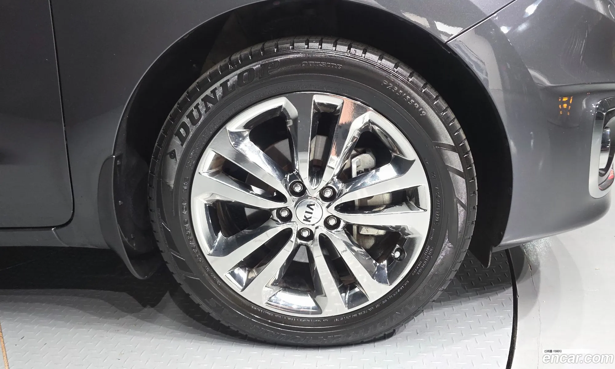 Kia Carnival 2016 KNAMB81ABHS252453 — 2