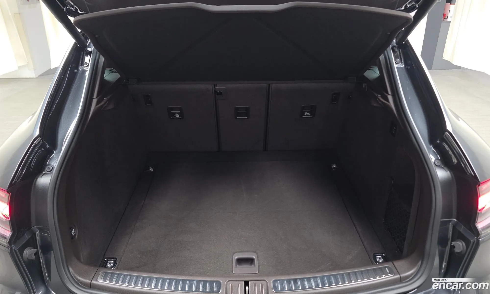 Porsche Macan 2020 WP1AG2959LLB65198 — 19