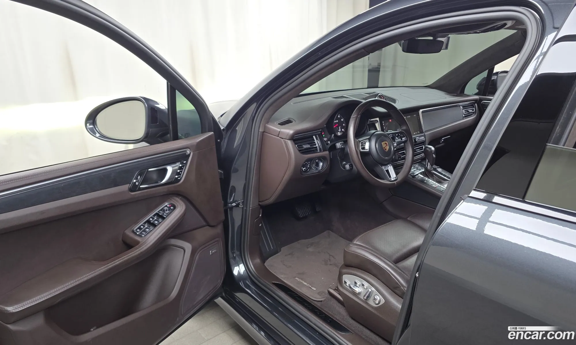 Porsche Macan 2020 WP1AG2959LLB65198 — 2