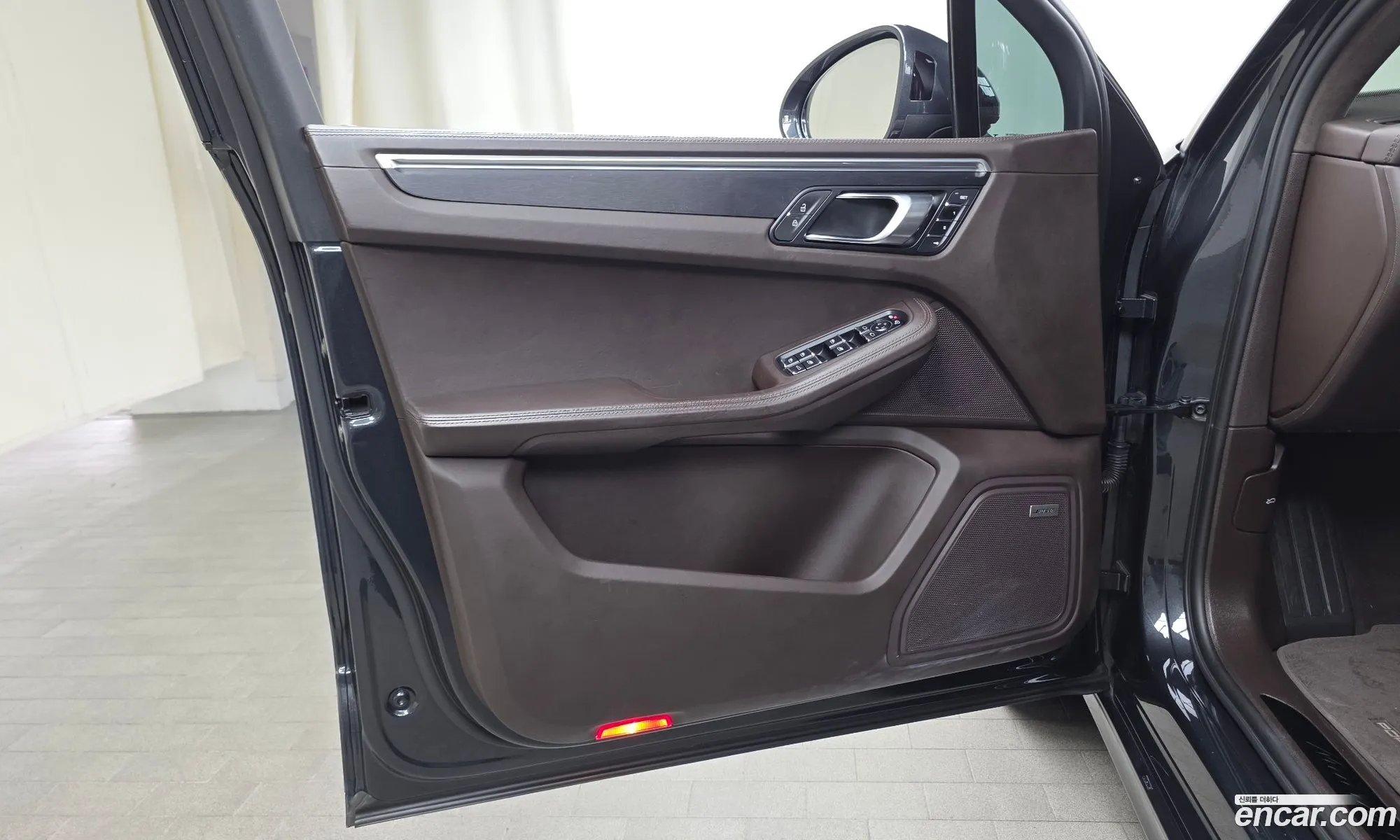 Porsche Macan 2020 WP1AG2959LLB65198 — 29