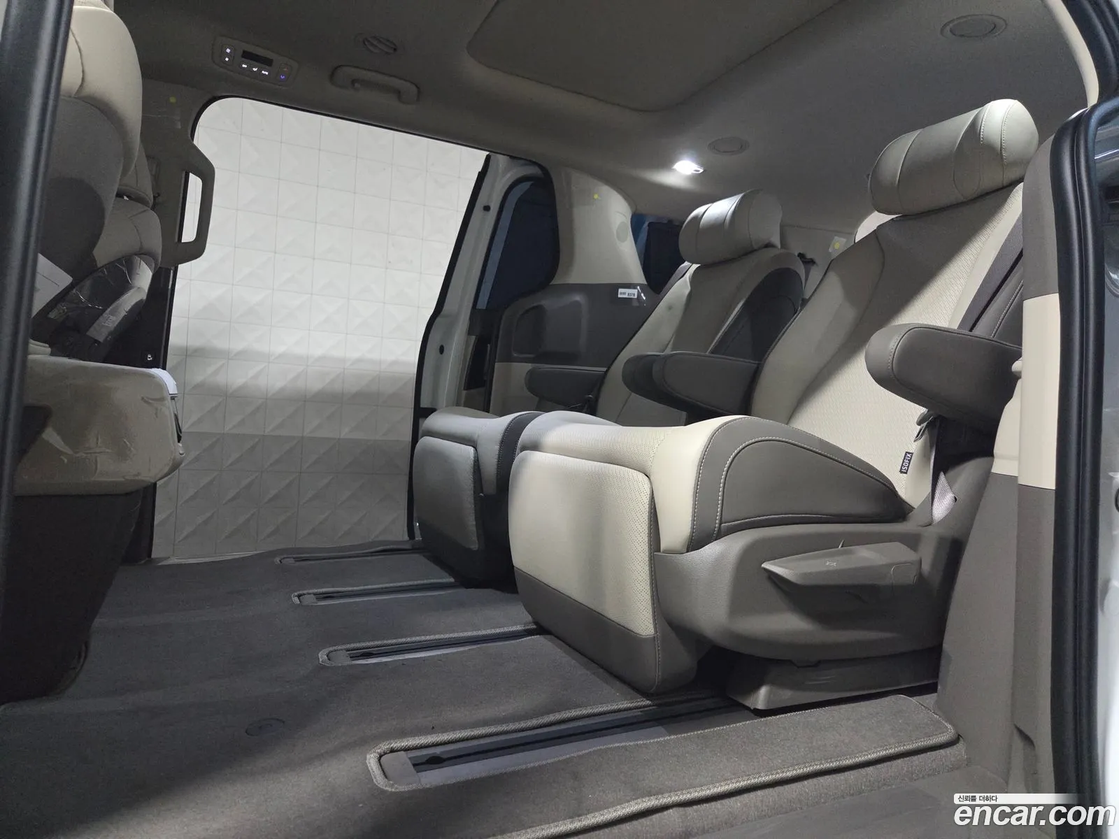 Kia Carnival 2025 — 8