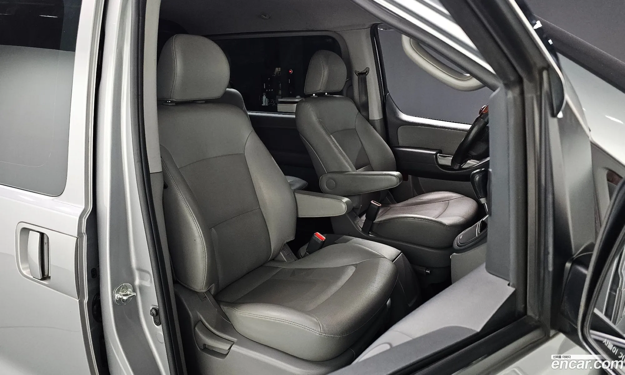 Hyundai Grand Starex 2016 KMFWBX7KBHU879042 — 12