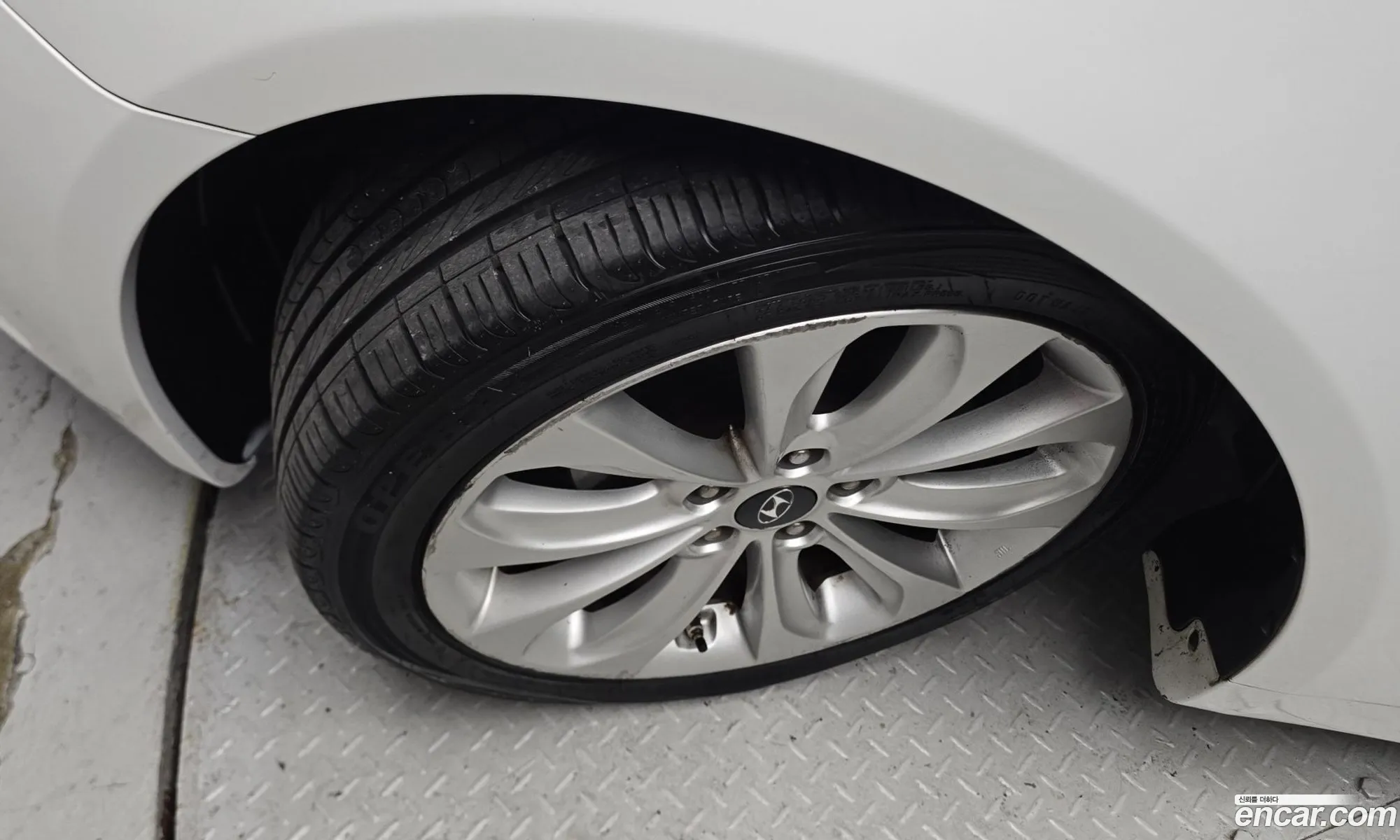 Hyundai YF Sonata 2011 — 16
