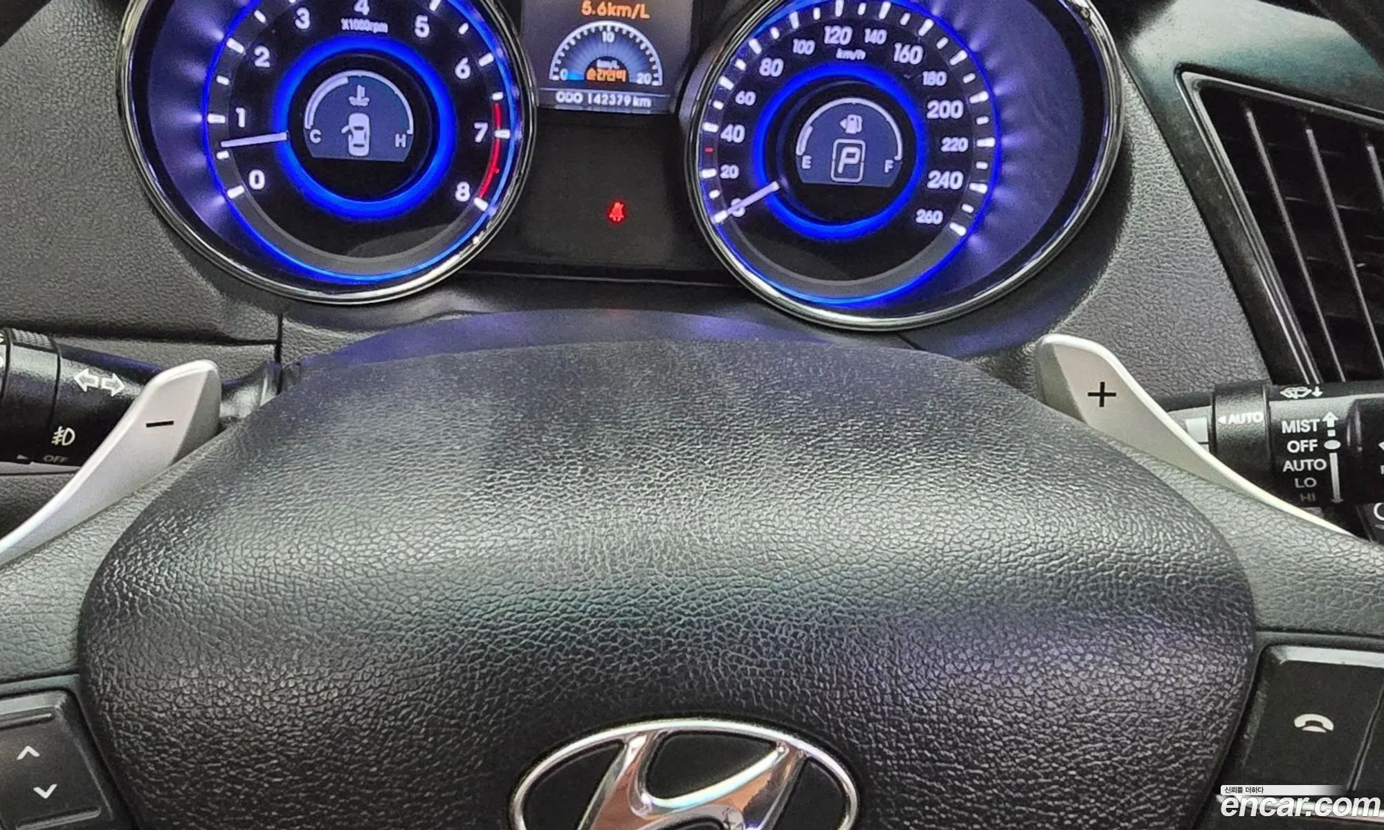 Hyundai YF Sonata 2011 — 14