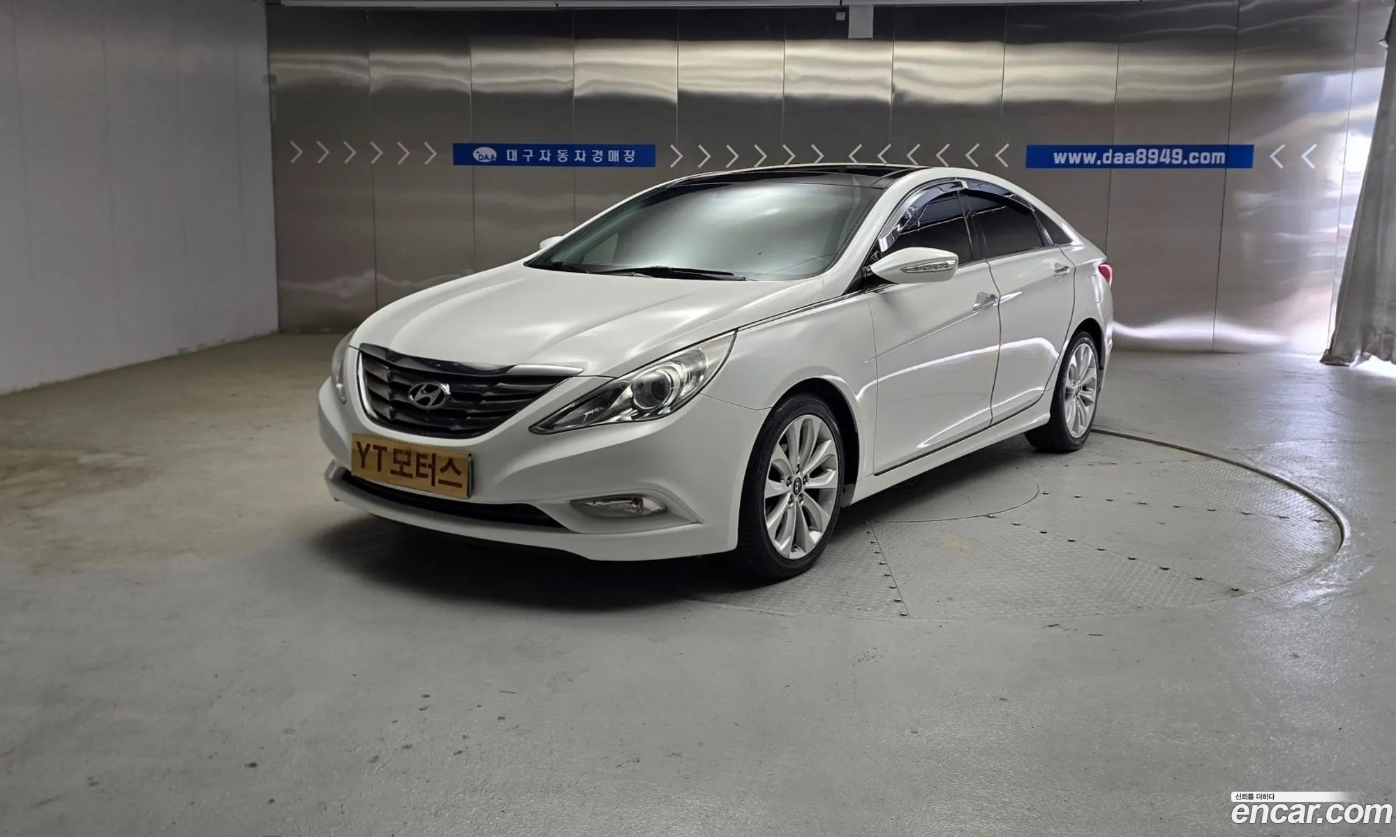 Hyundai YF Sonata 2011 — 20