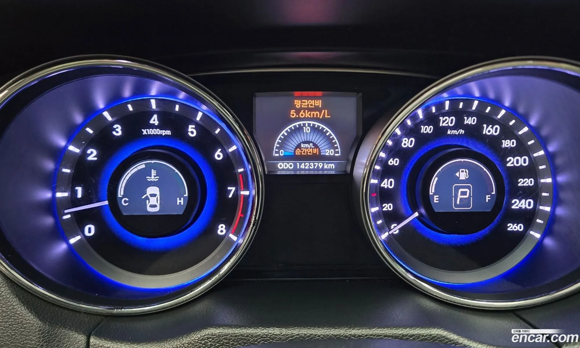 Hyundai YF Sonata 2011 — 10