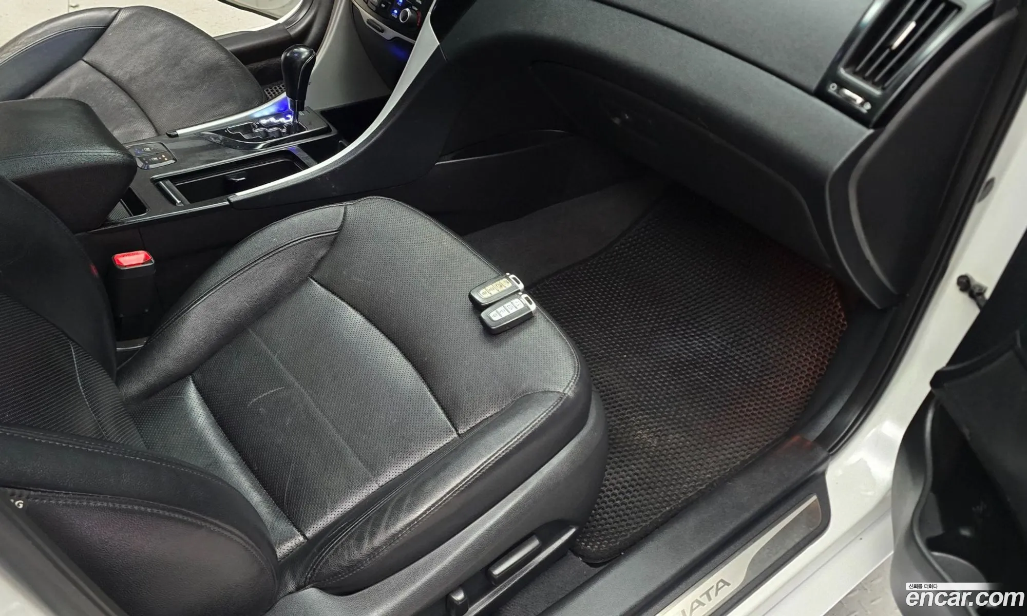Hyundai YF Sonata 2011 — 11
