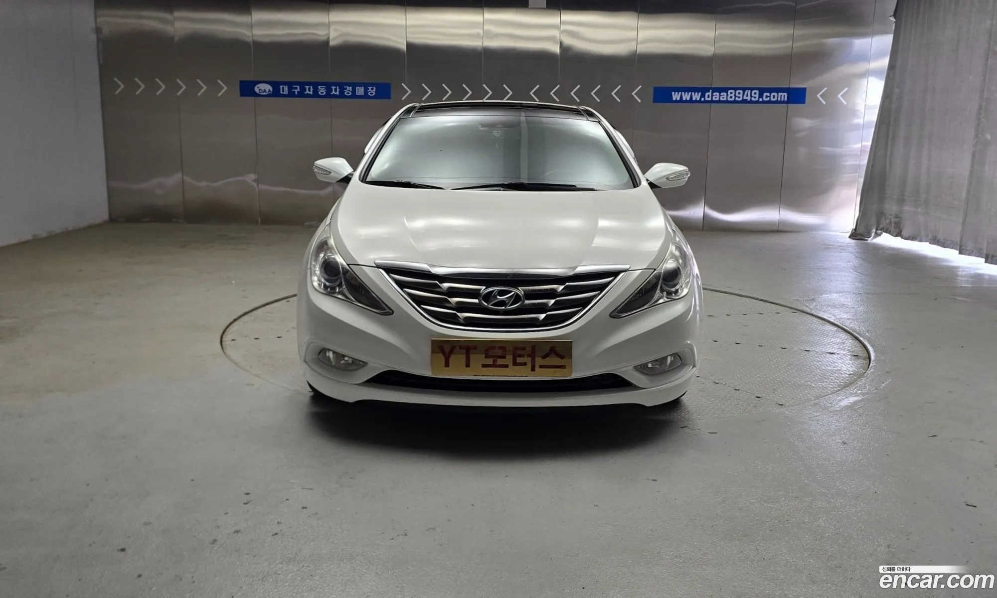 Hyundai YF Sonata 2011 — 19