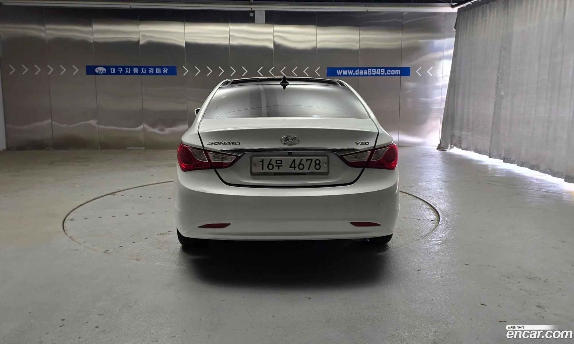 Hyundai YF Sonata 2011 — 12