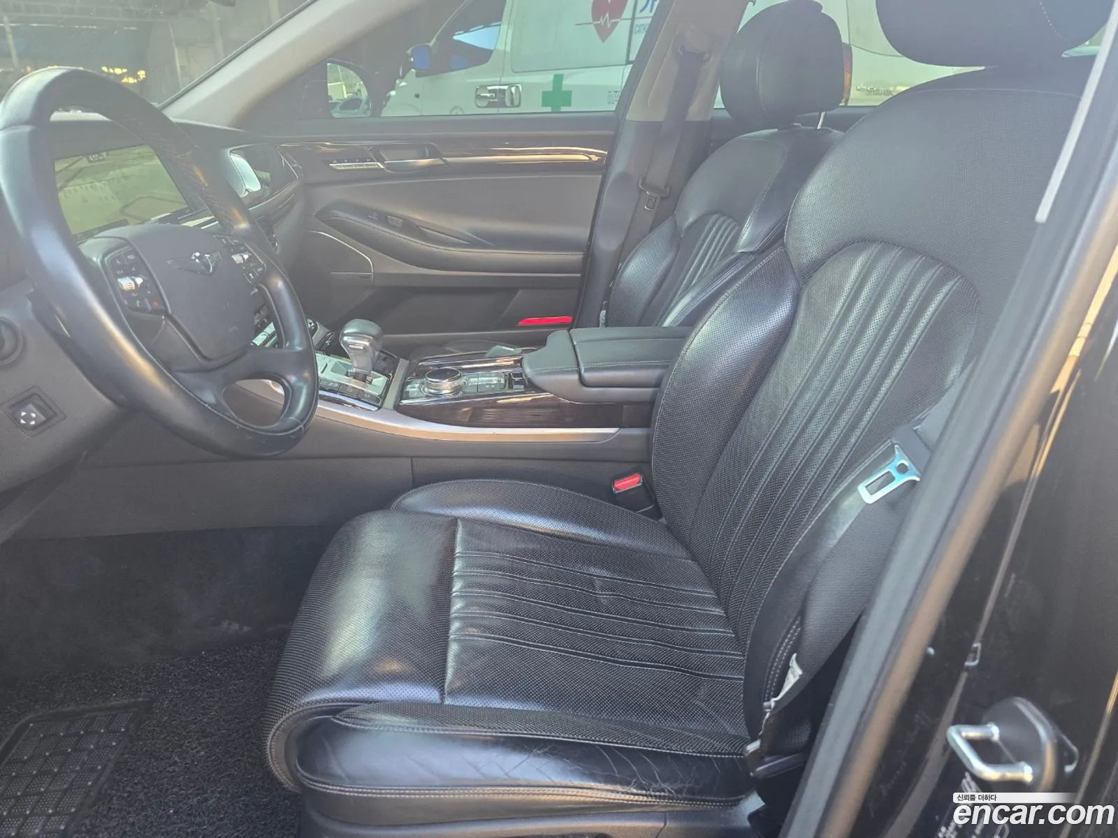 Genesis EQ900 2016 — 17