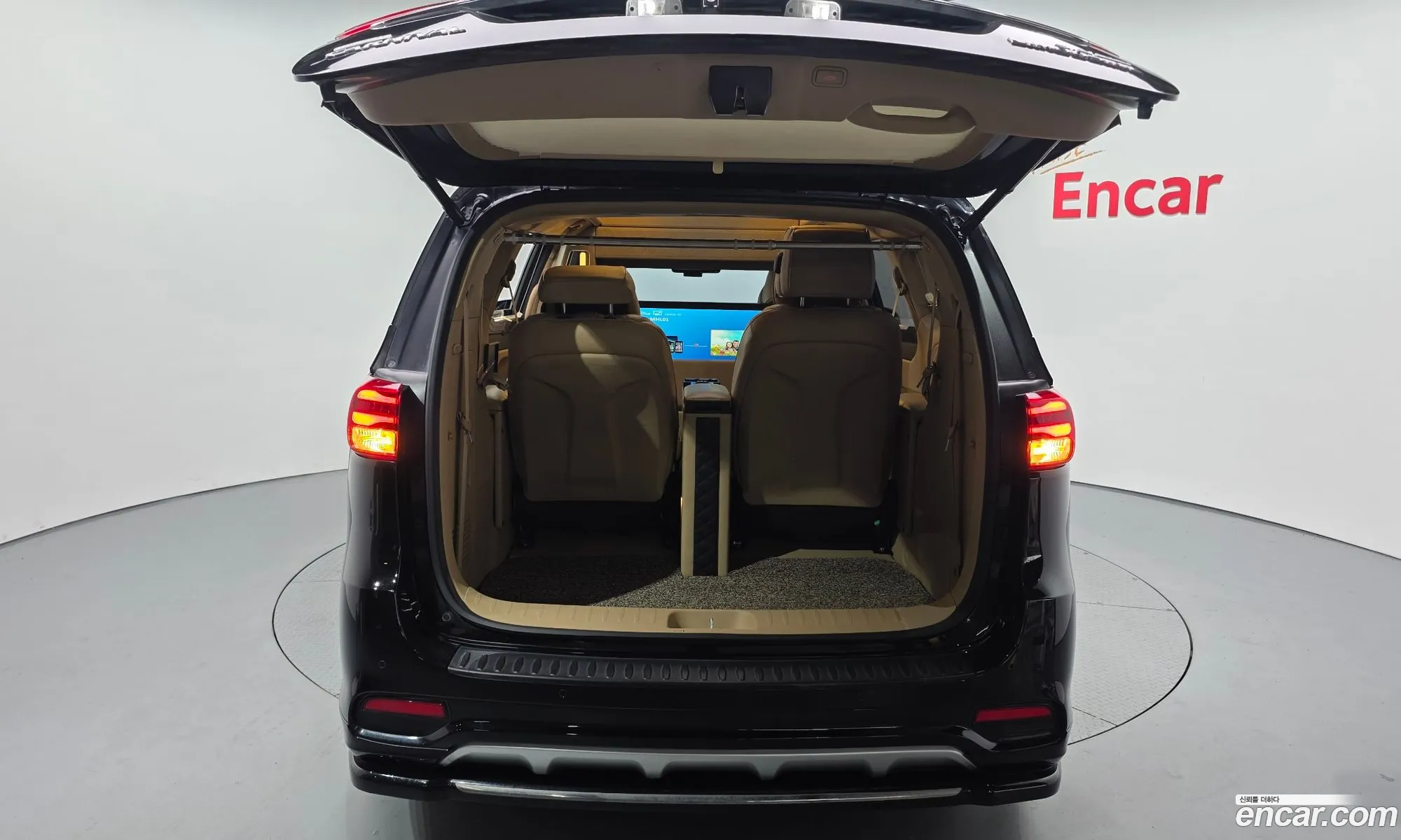 Kia Carnival 2018 KNAME811BKS496299 — 18