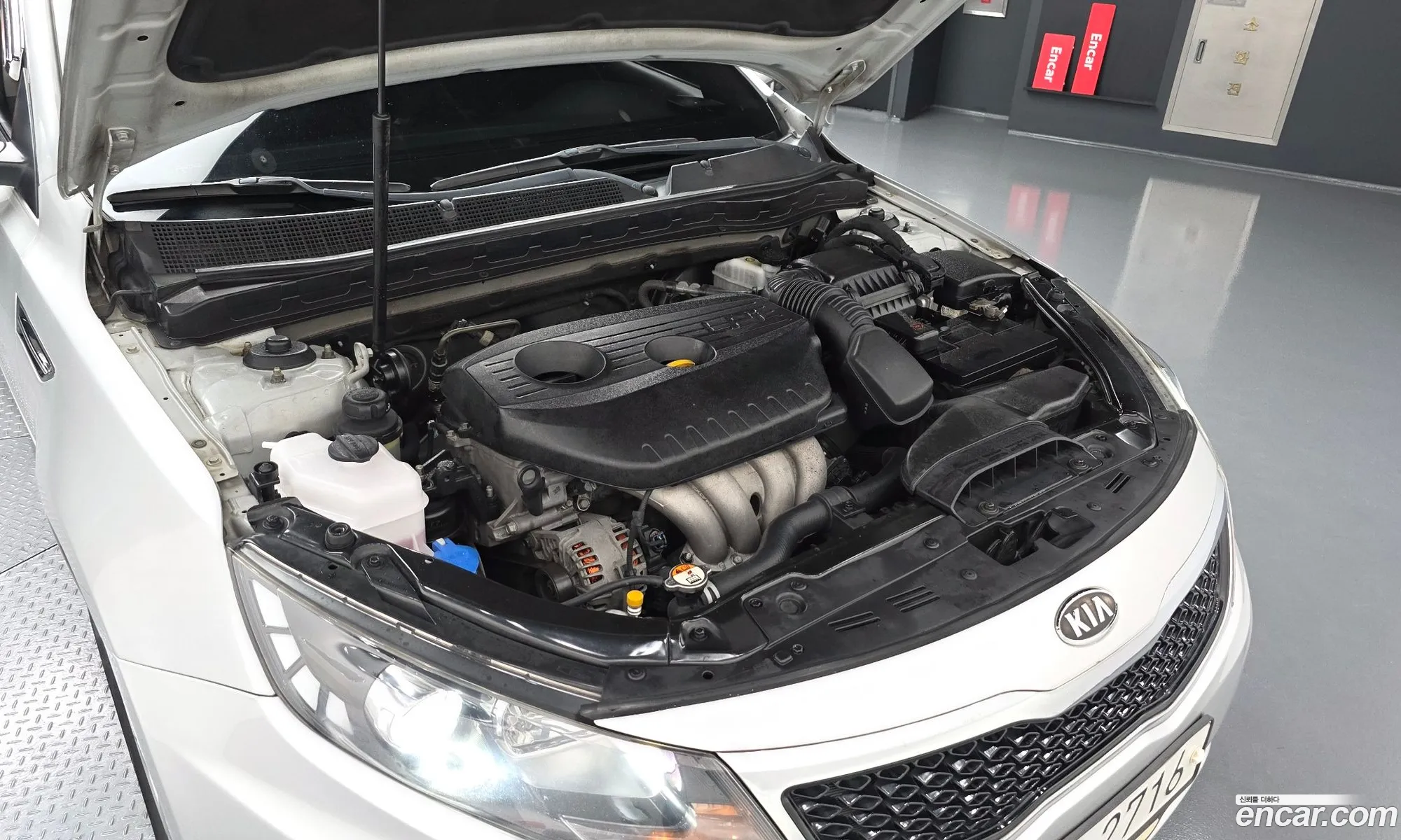 Kia K5 2011 KNAGN418BCA203965 — 17