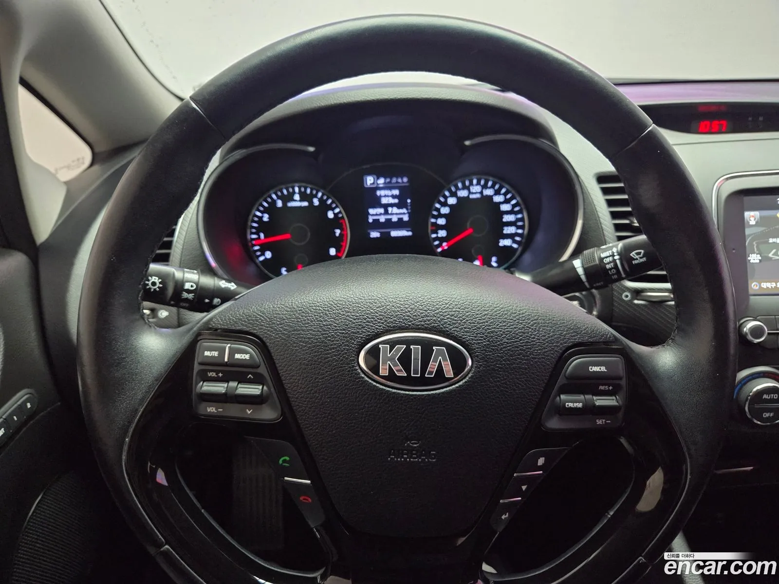 Kia K3 2016 — 10