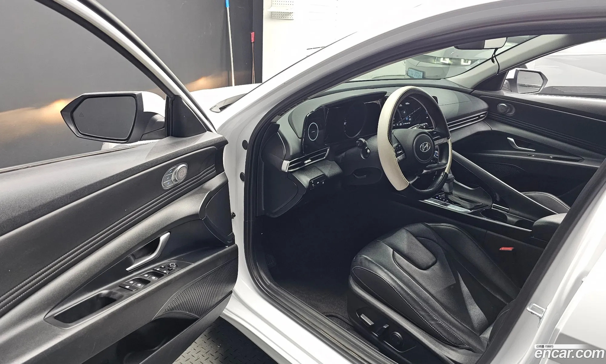 Hyundai Elantra 2022 — 5