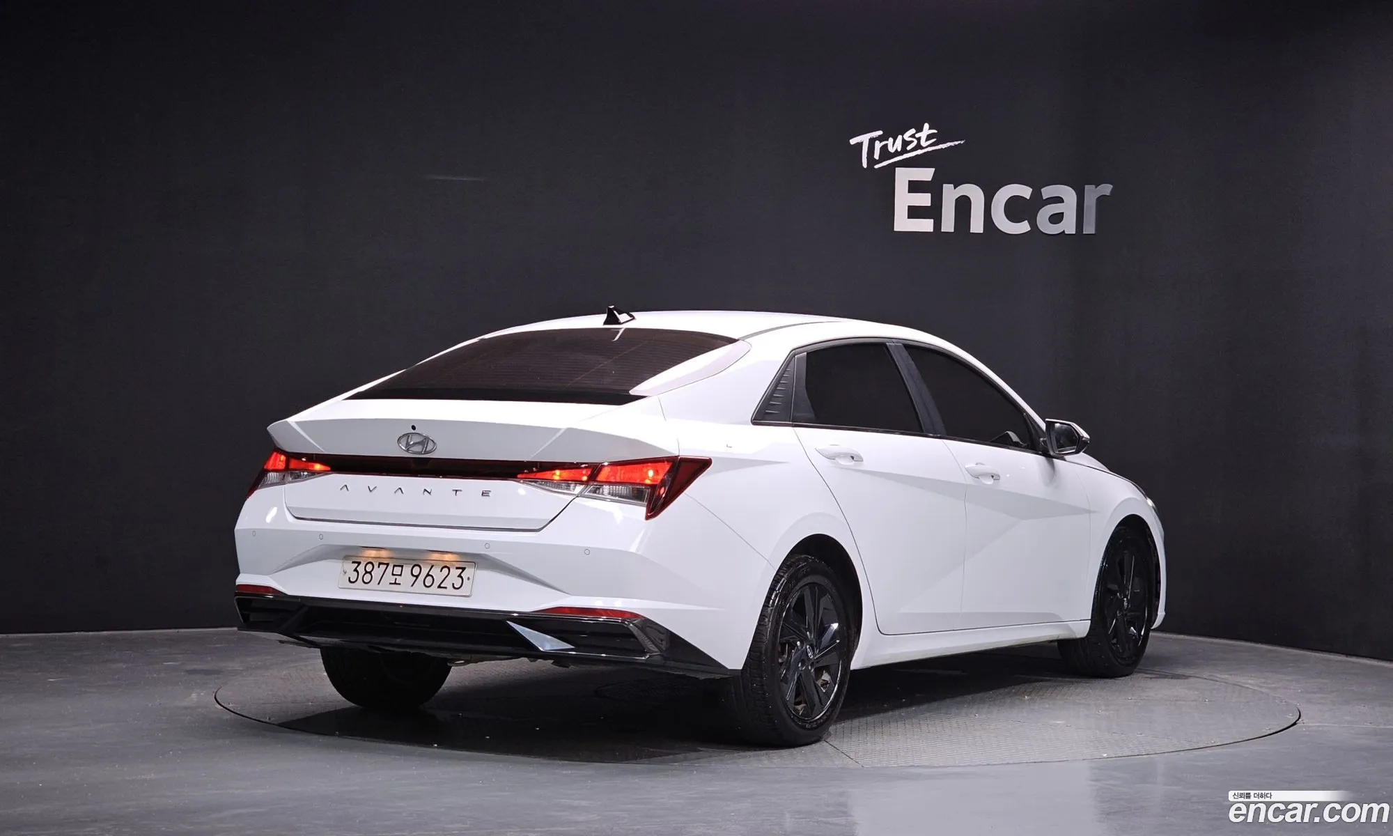 Hyundai Elantra 2022 — 14