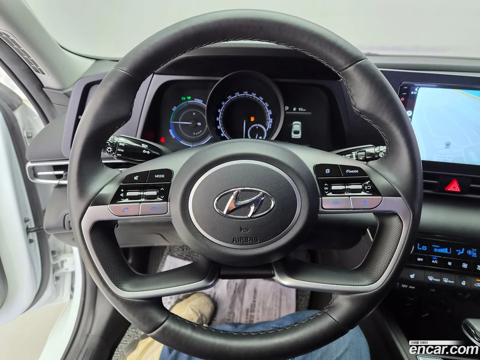 Hyundai Elantra Hybrid 2023 — 14