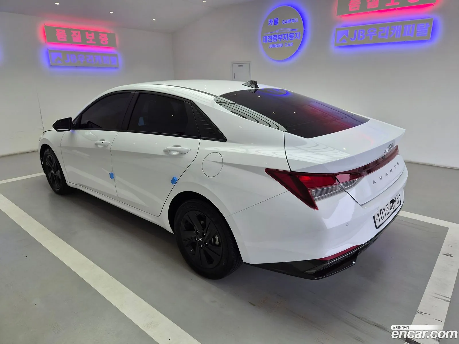 Hyundai Elantra Hybrid 2023 — 9