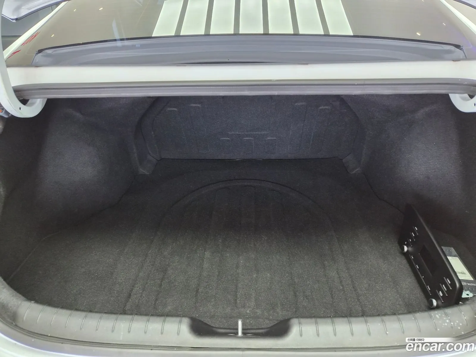 Hyundai Elantra Hybrid 2023 — 15
